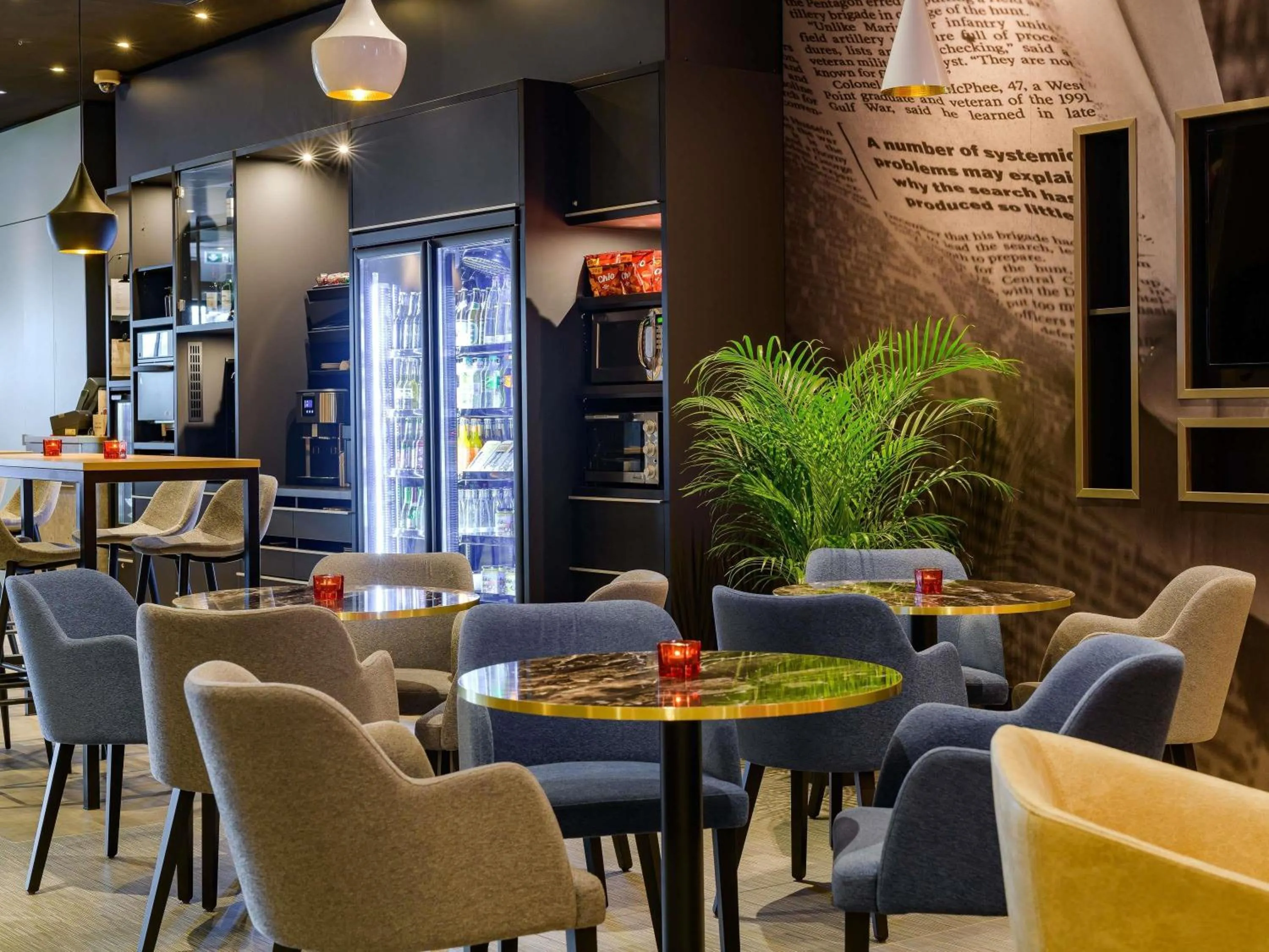 Lounge or bar in Ibis Berlin Hauptbahnhof