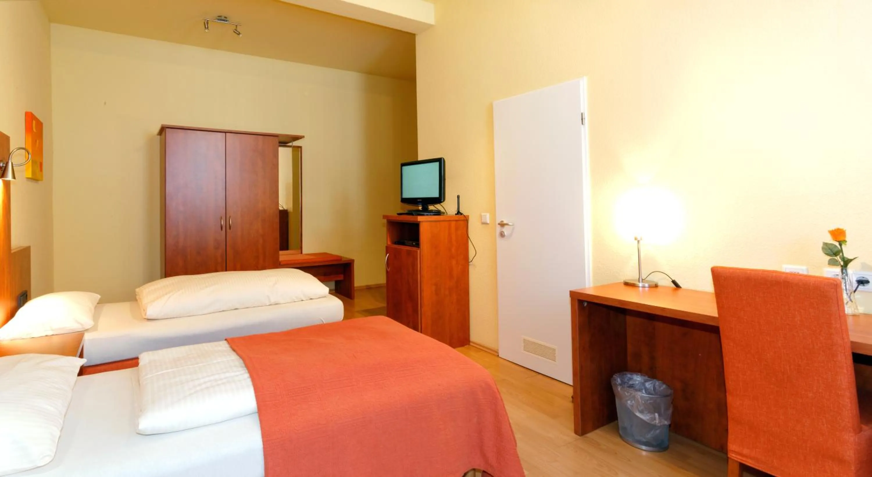 Bedroom, Bed in Hotel Alte Fabrik