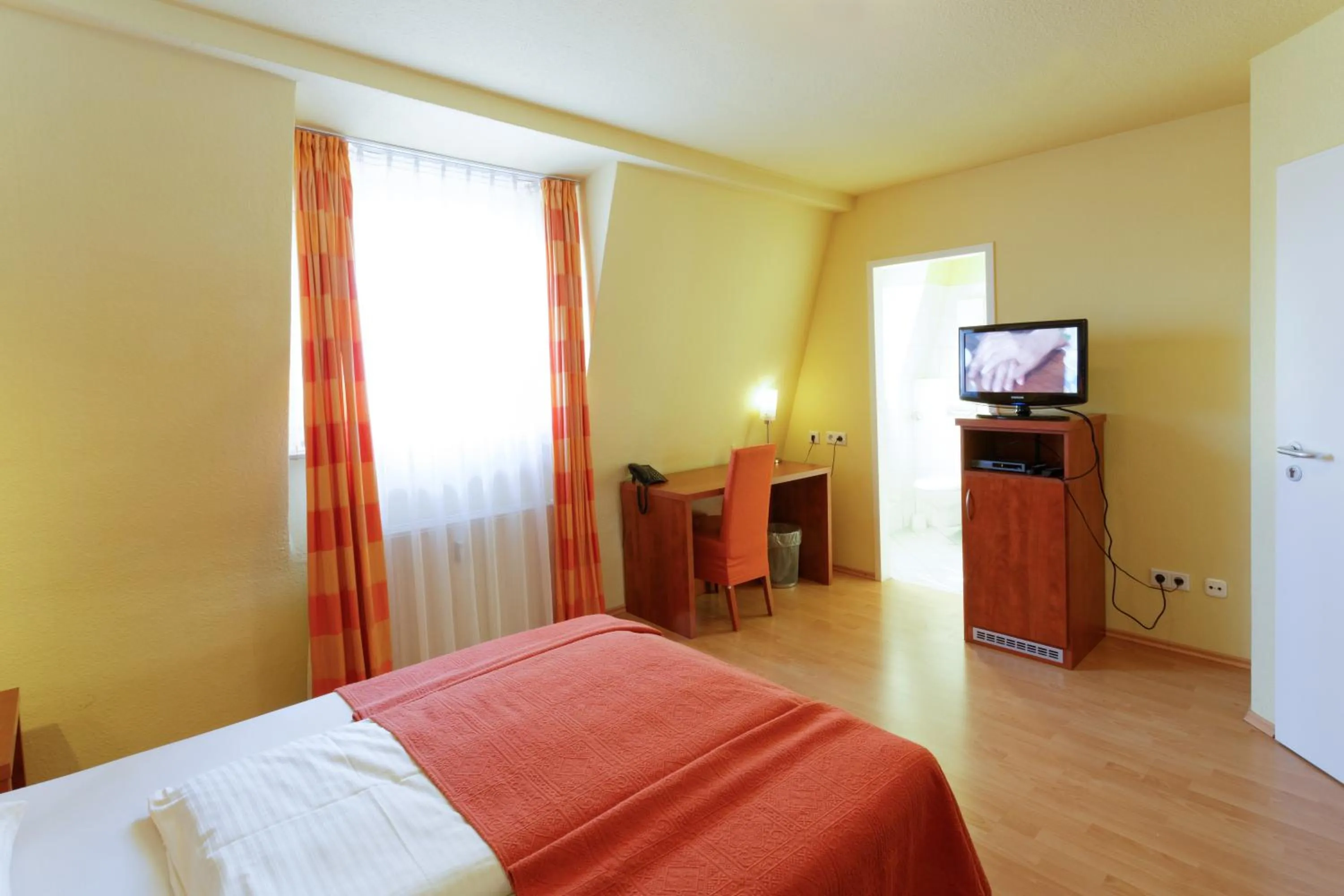 Bedroom, Bed in Hotel Alte Fabrik