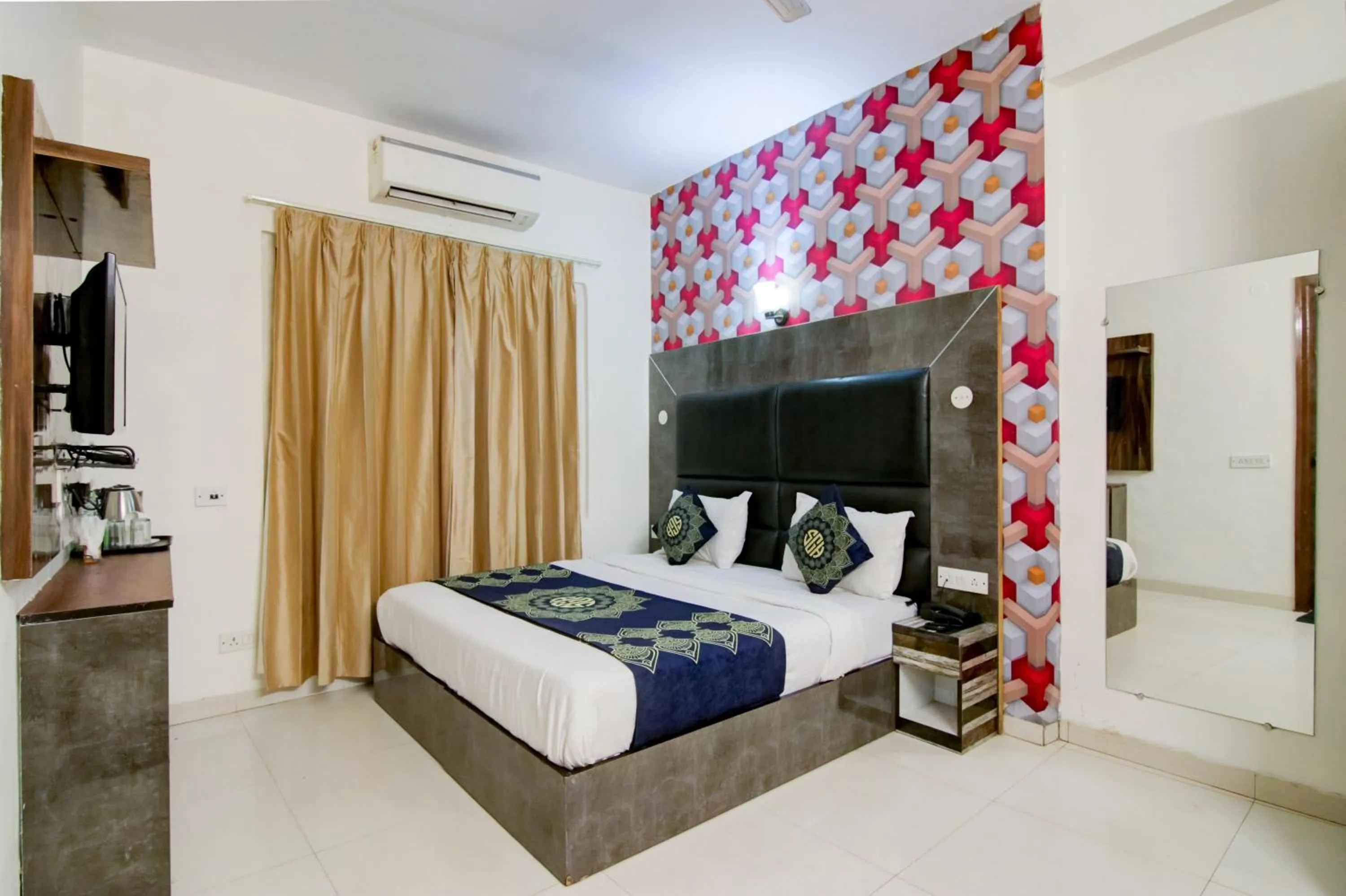 Bedroom, Bed in Smart Signature Hotel