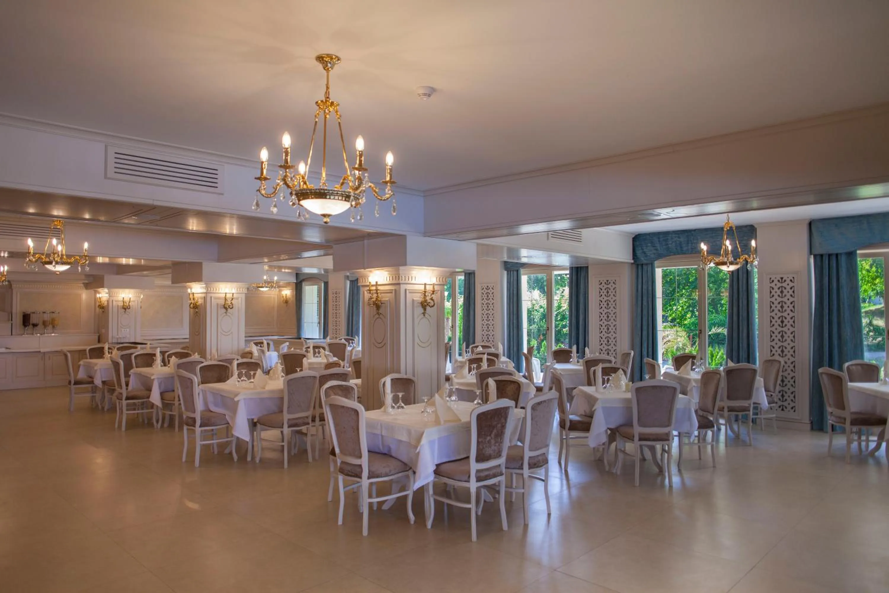 Restaurant/places to eat in Hotel Sulina International