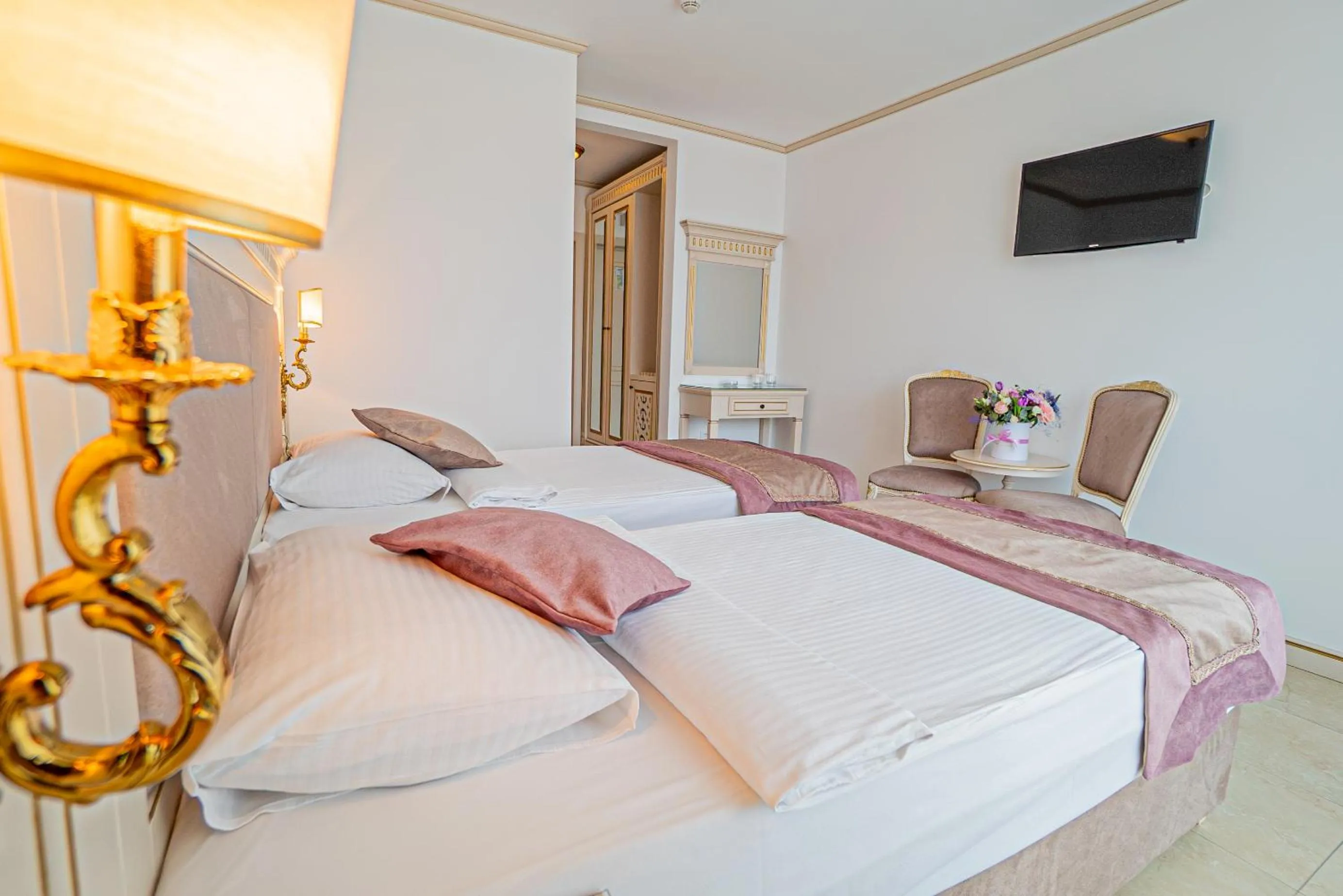 Bed in Hotel Sulina International