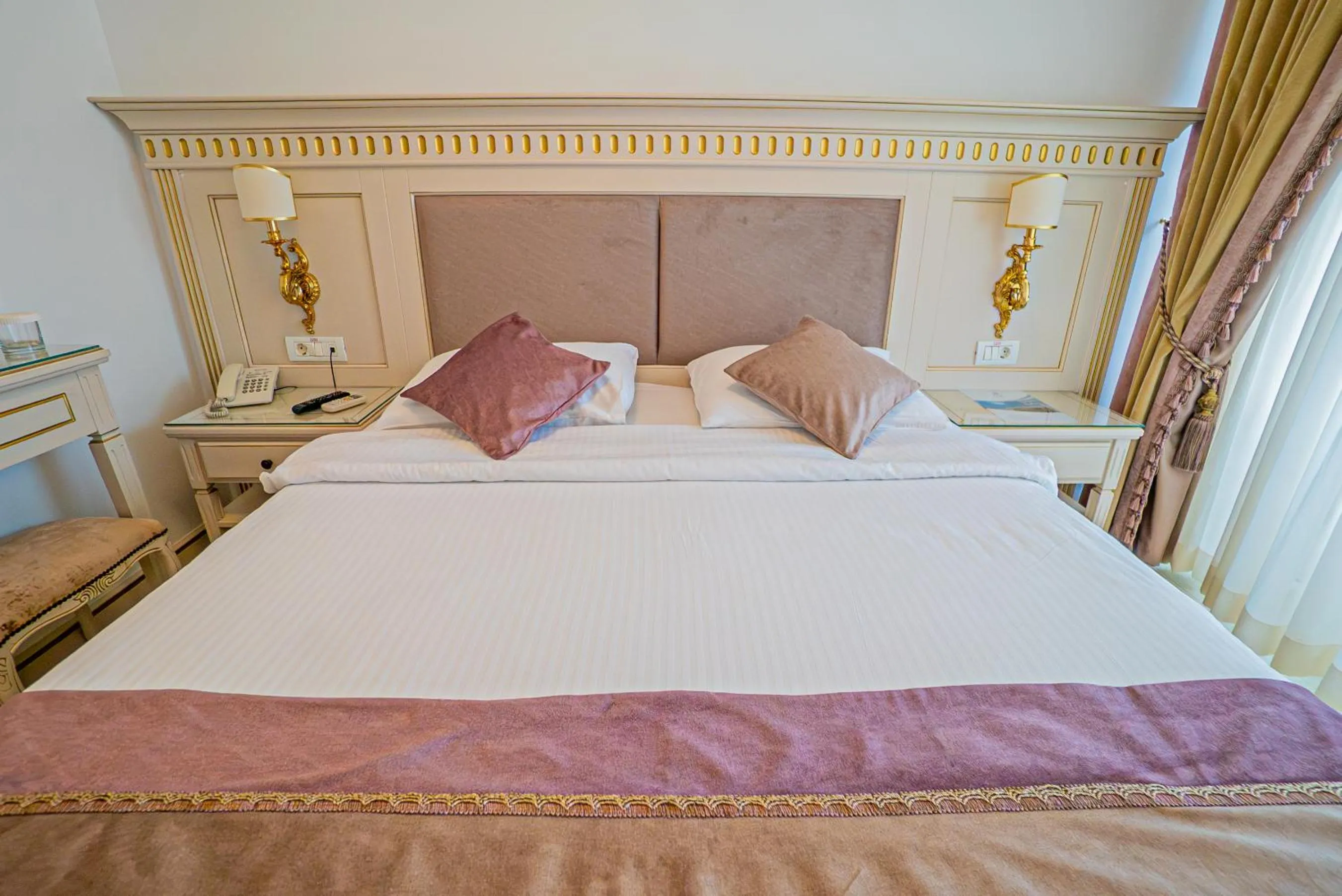 Bed in Hotel Sulina International