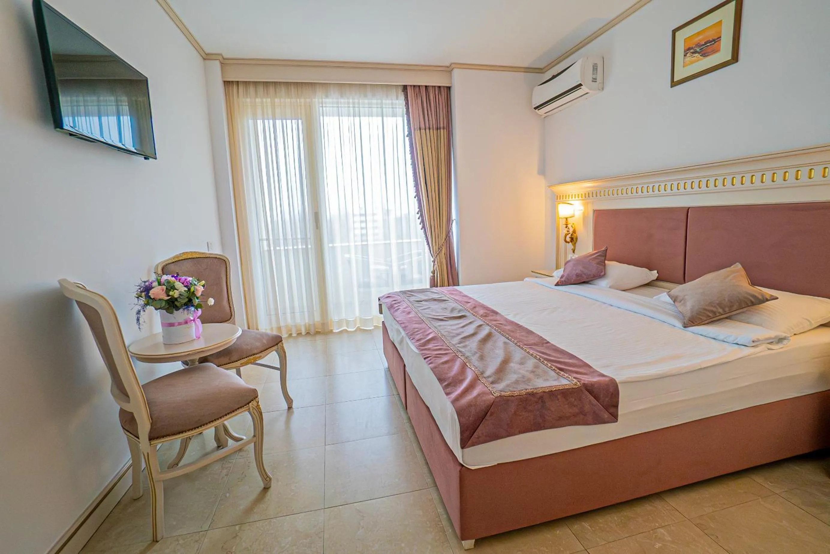 Bed in Hotel Sulina International