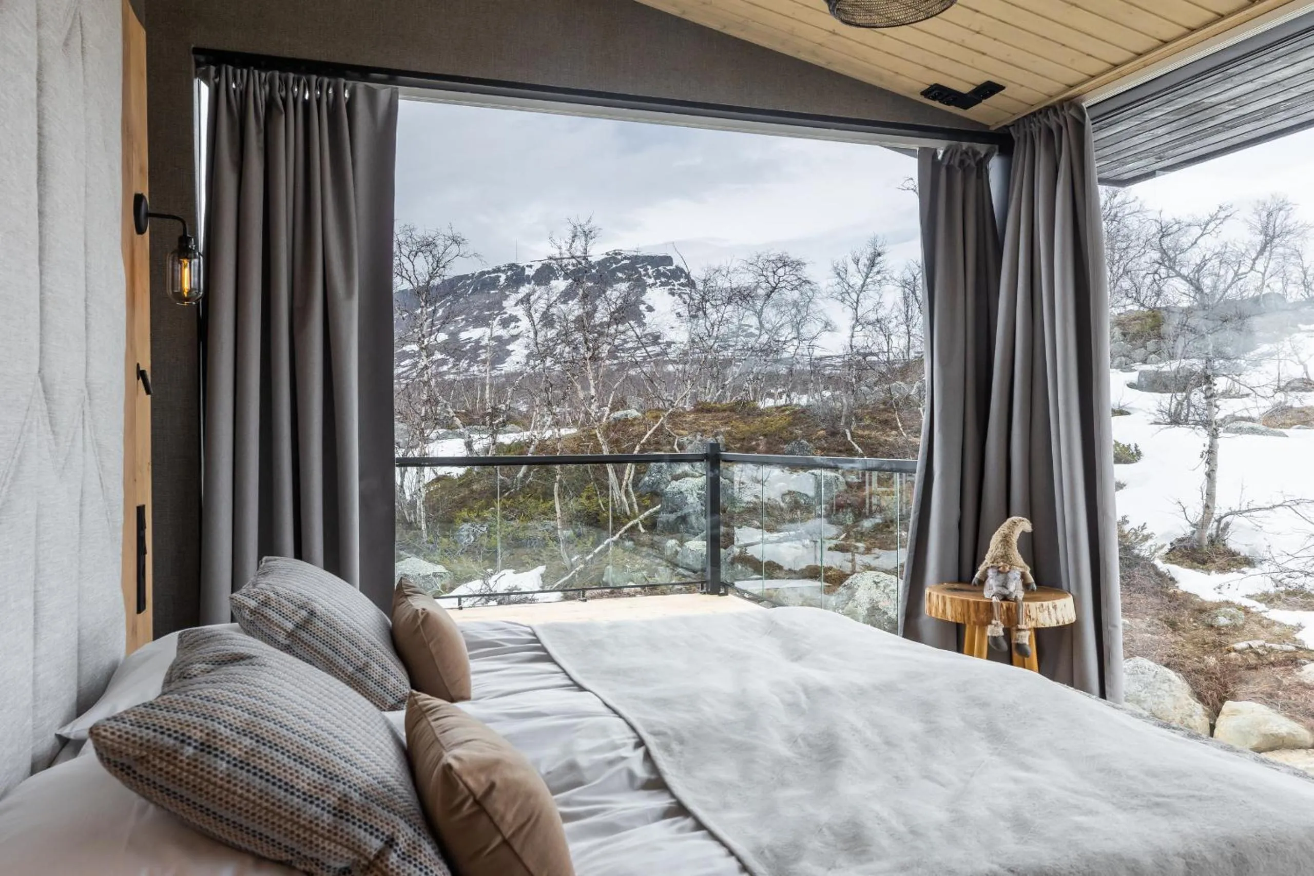 Bedroom, Bed in Santa's Hotel Rakka