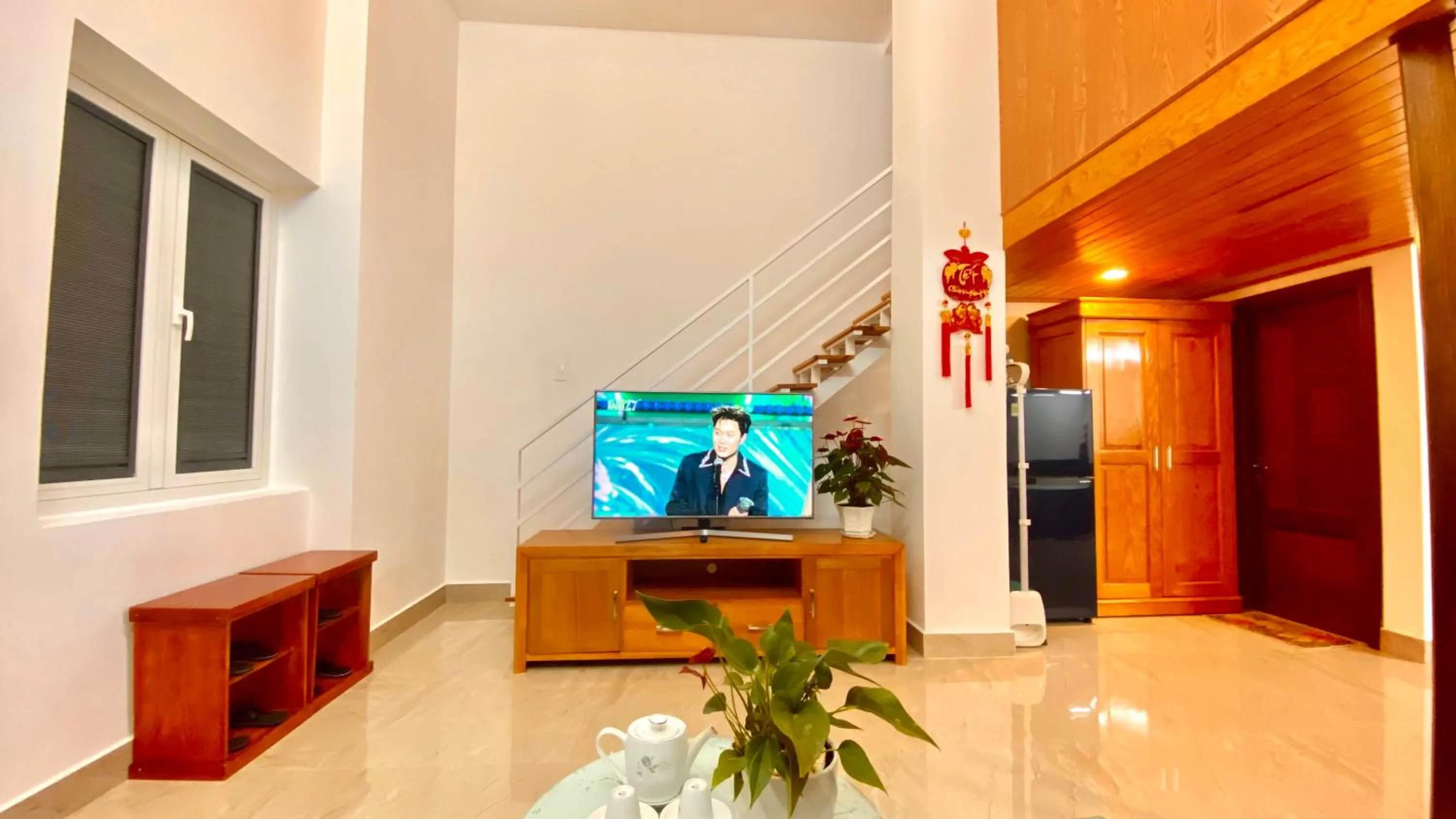 Communal lounge/ TV room in Lê Mùi Hotel - Apartment