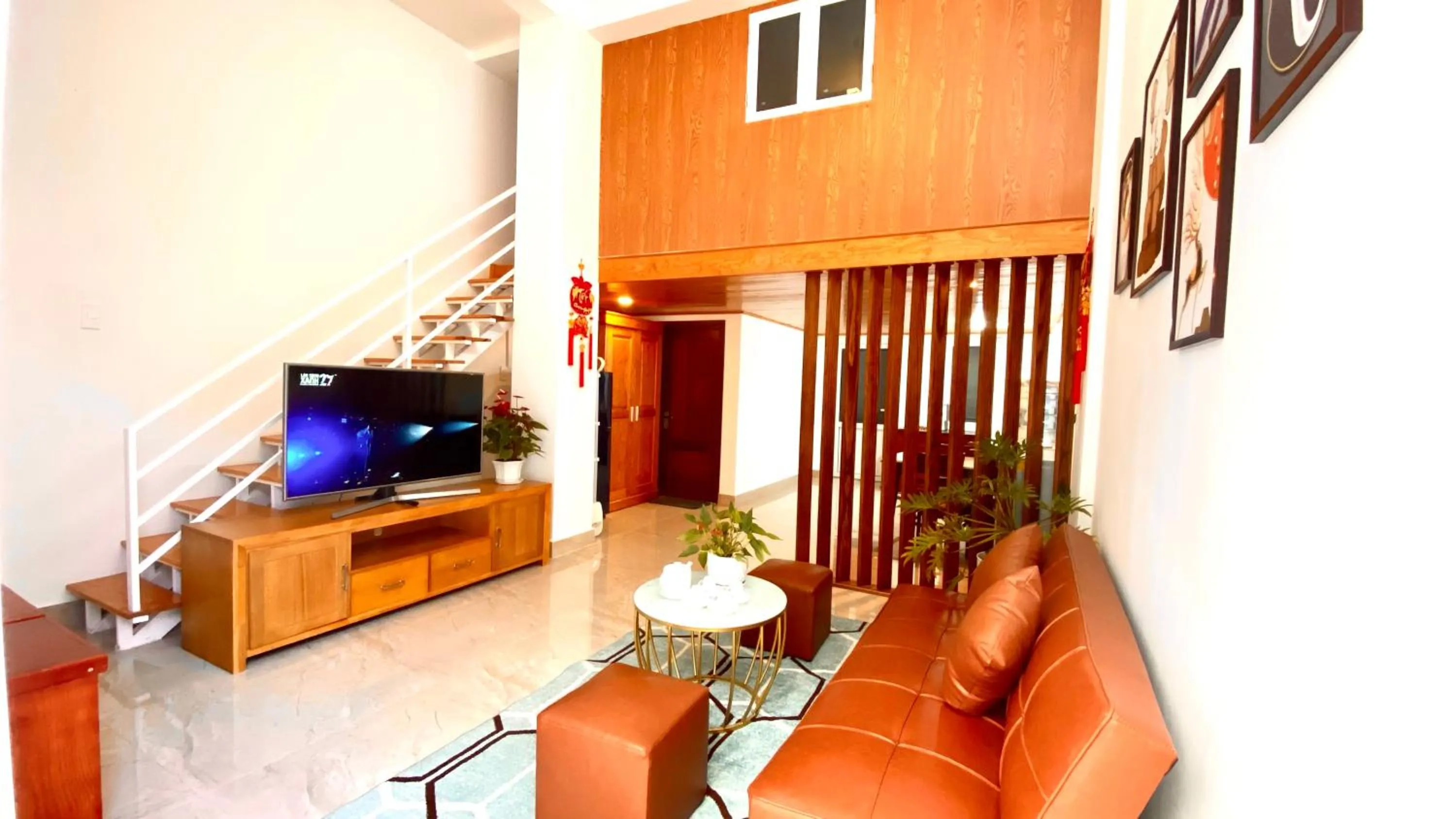 Communal lounge/ TV room in Lê Mùi Hotel - Apartment