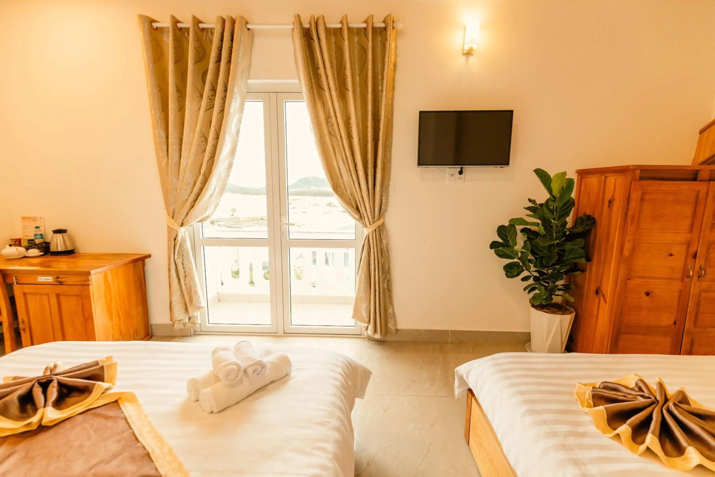 TV and multimedia, Bed in Lê Mùi Hotel - Apartment