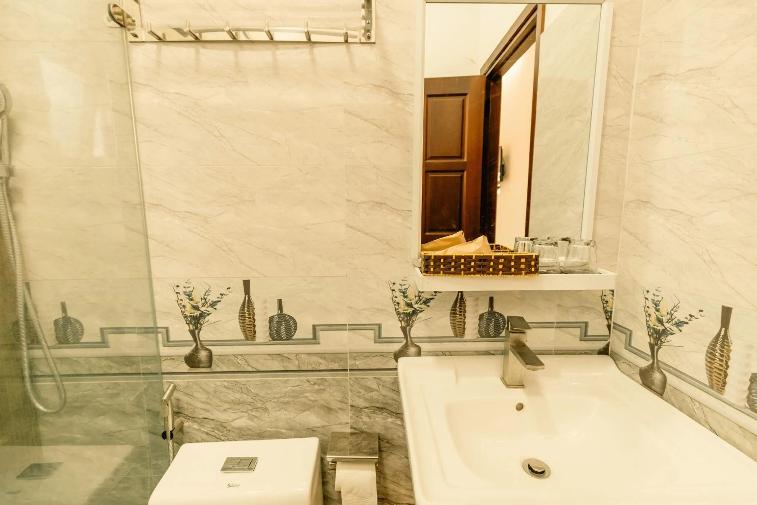 Shower in Lê Mùi Hotel - Apartment