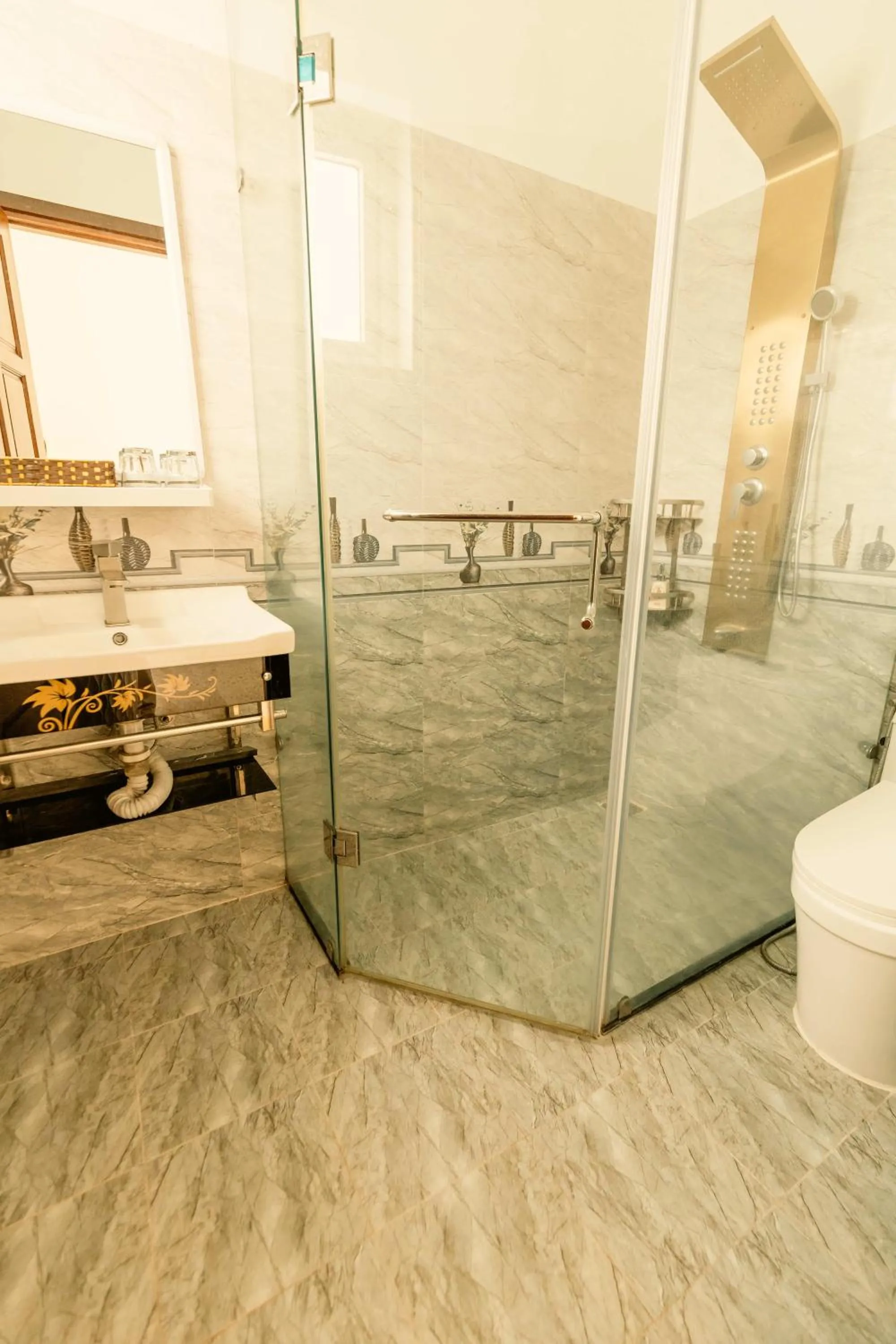 Toilet in Lê Mùi Hotel - Apartment