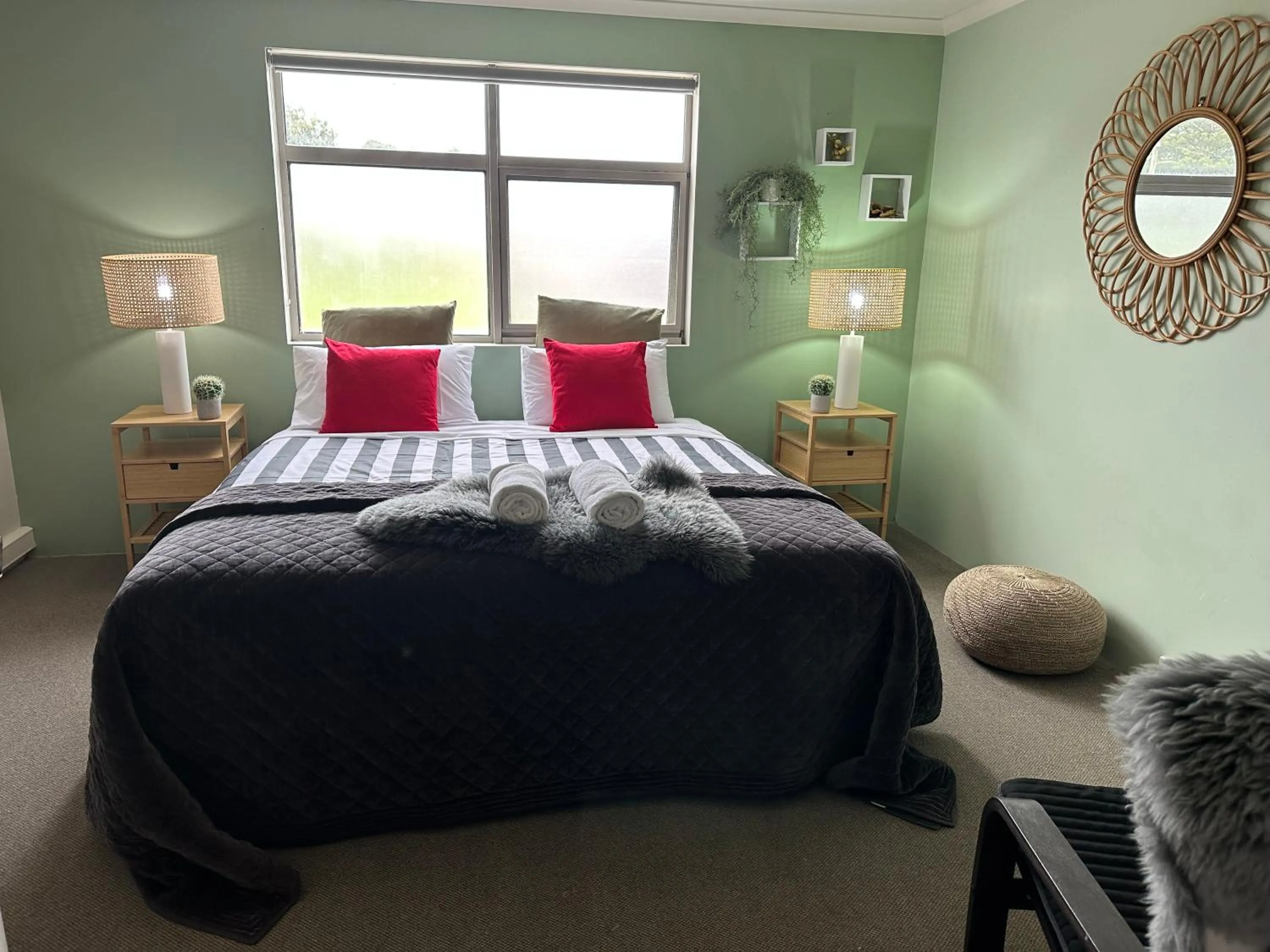 Photo of the whole room, Bed in Sow and Piglets Guesthouse