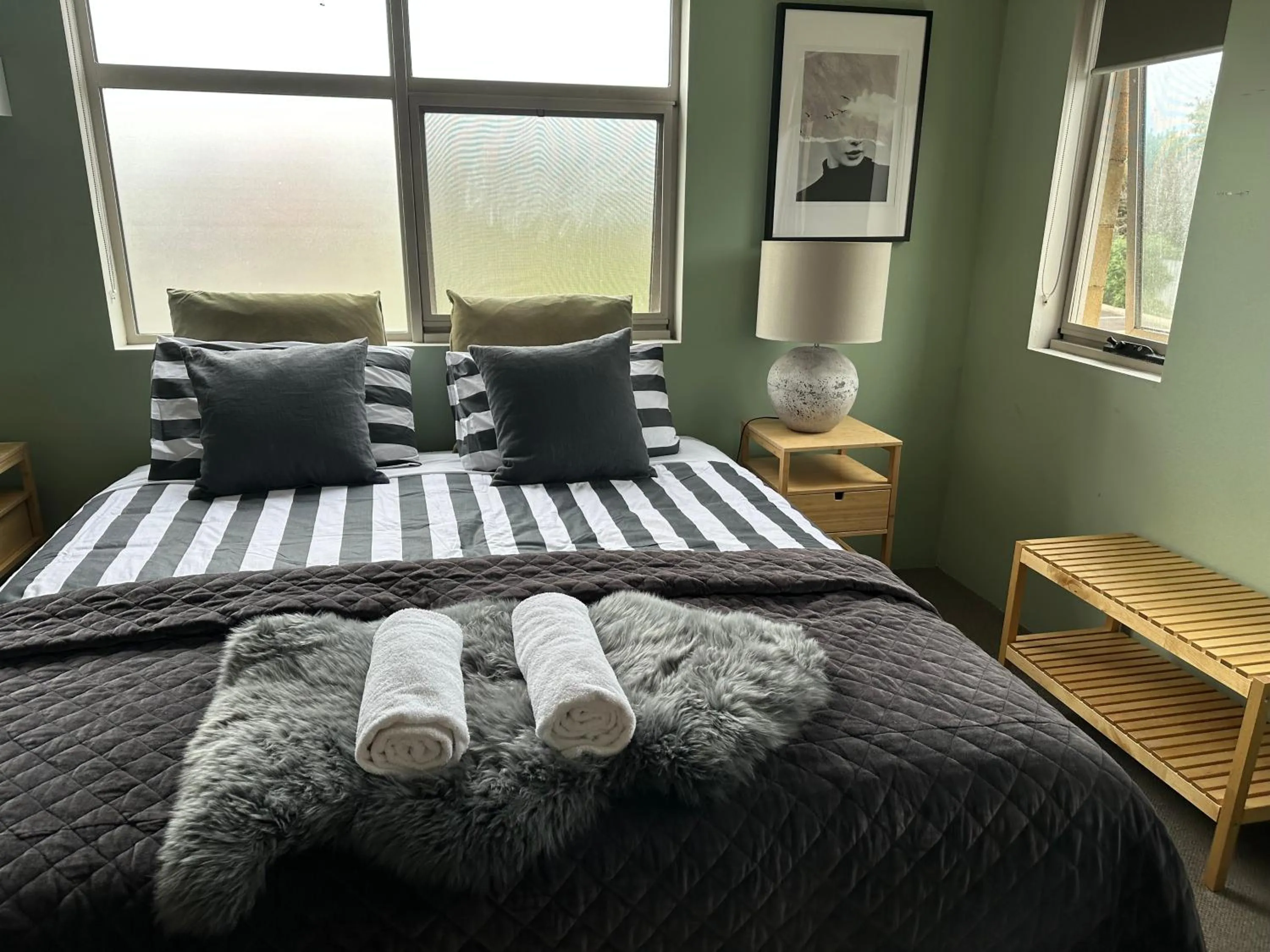 Photo of the whole room, Bed in Sow and Piglets Guesthouse