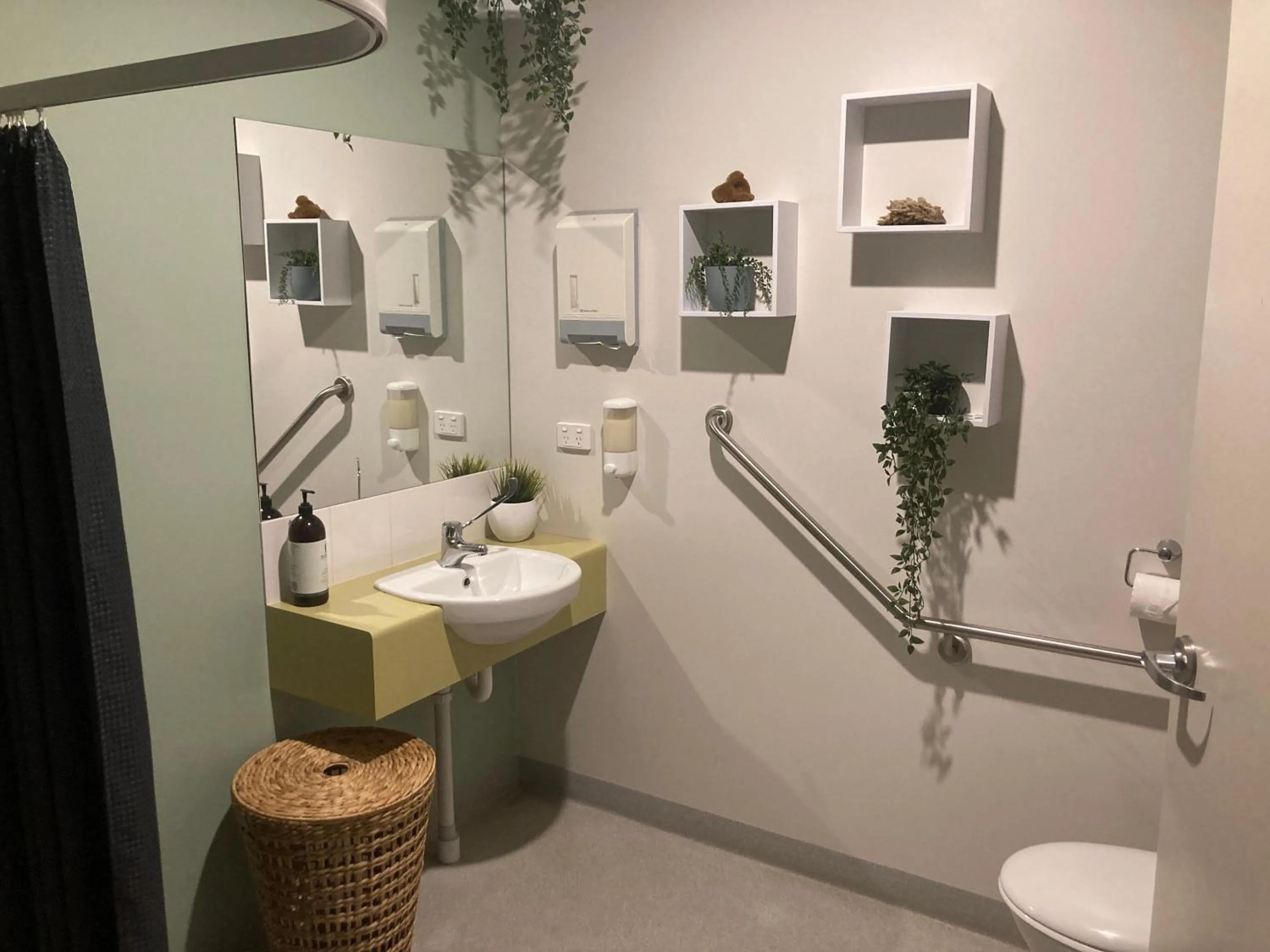 Bathroom in Sow and Piglets Guesthouse