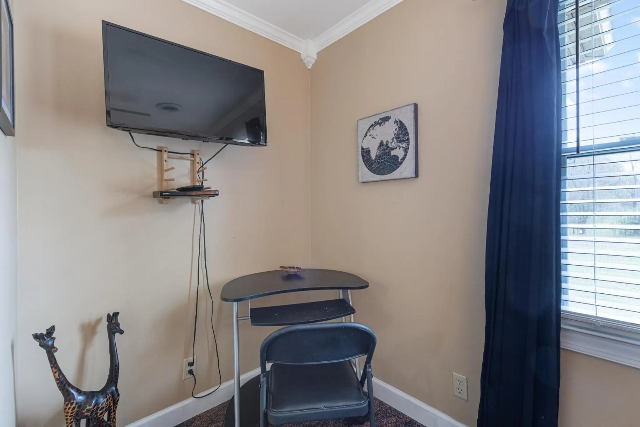 TV and multimedia in Brenda Lee History 2BR Villa Pool Hot Tub