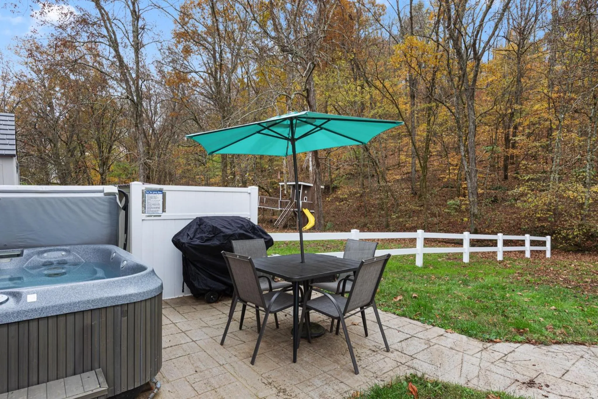 Patio in Brenda Lee History 2BR Villa Pool Hot Tub