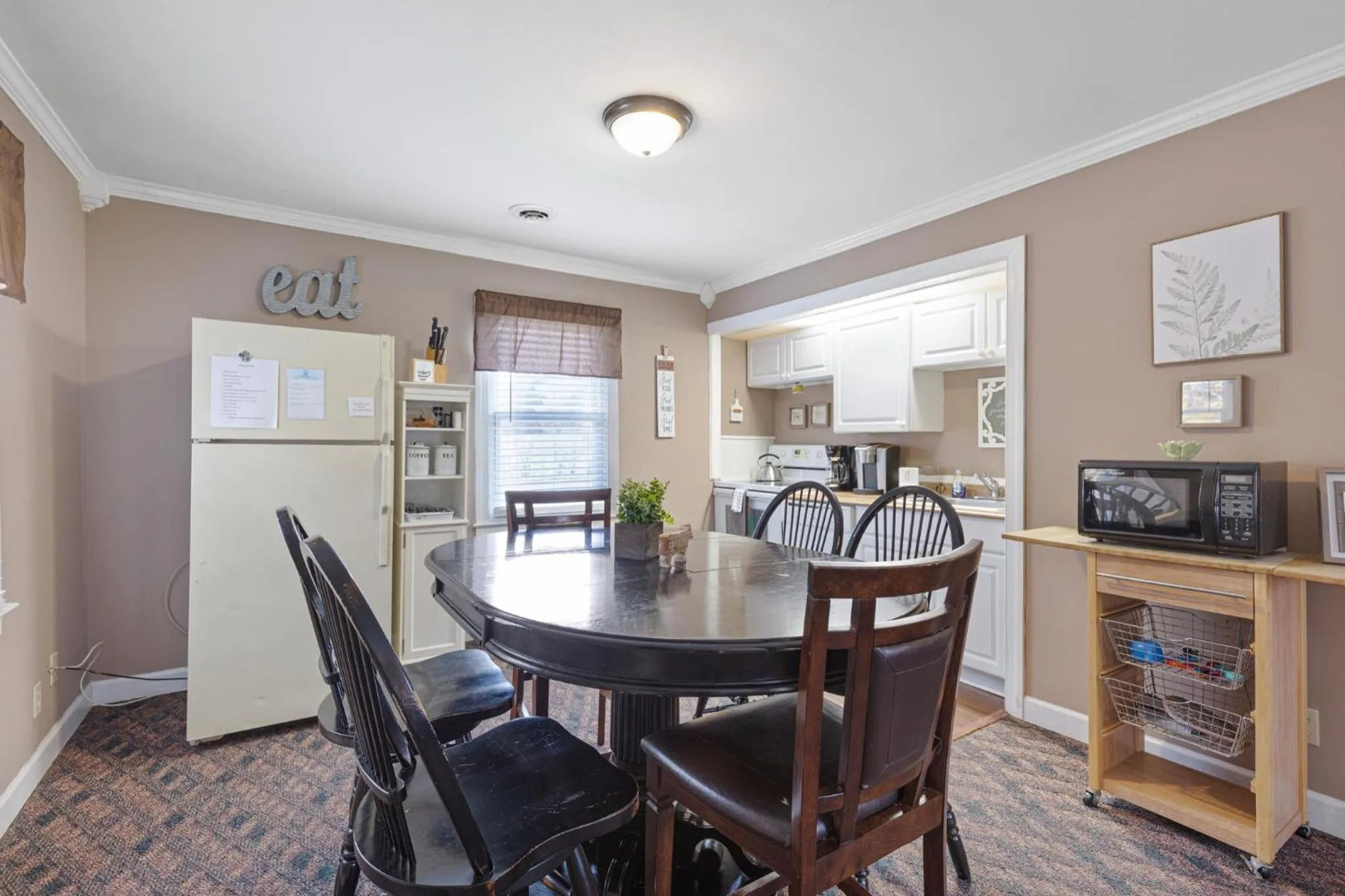 Kitchen or kitchenette in Brenda Lee History 2BR Villa Pool Hot Tub