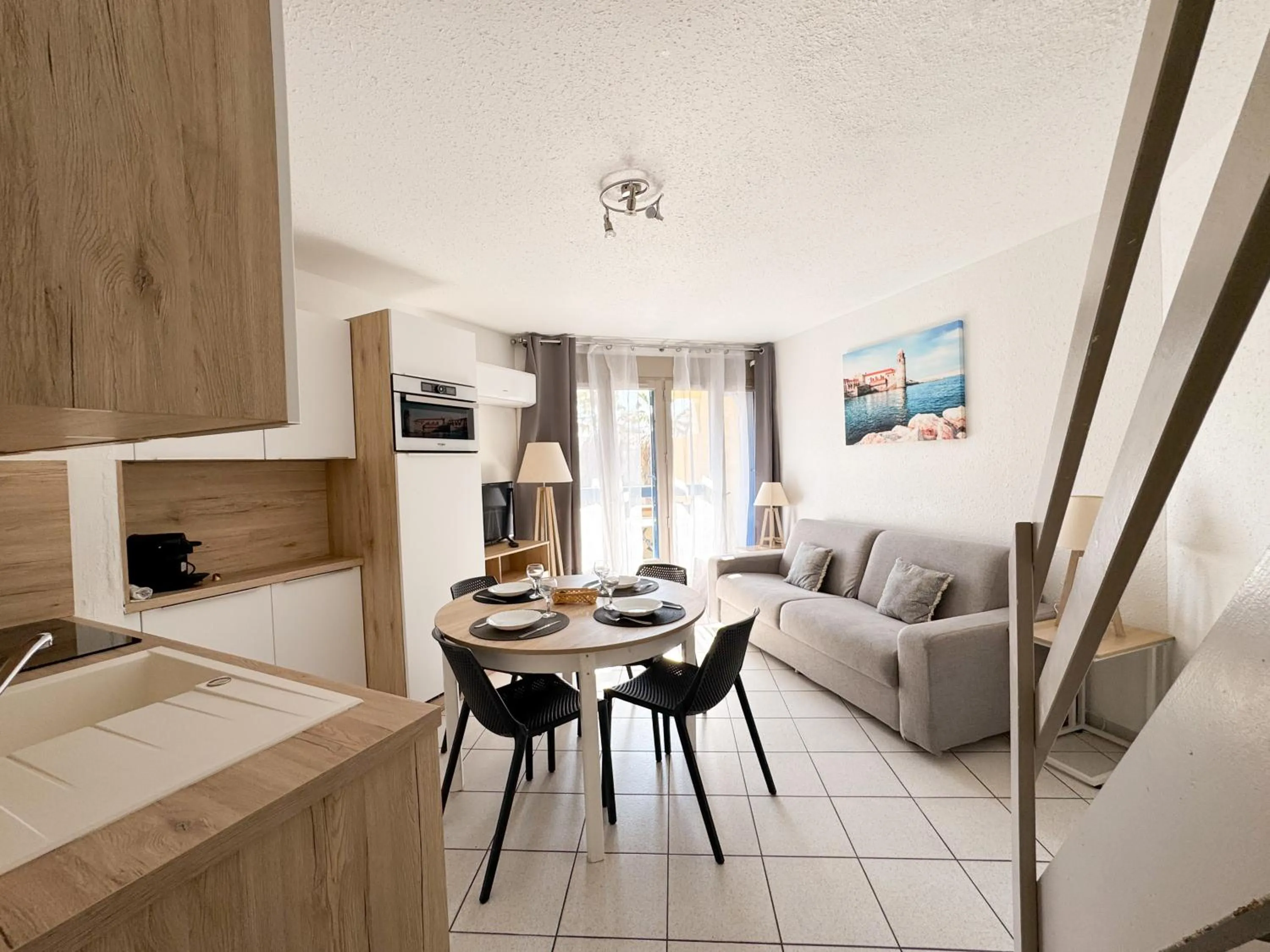 Kitchen or kitchenette, Bed in Malibu Village