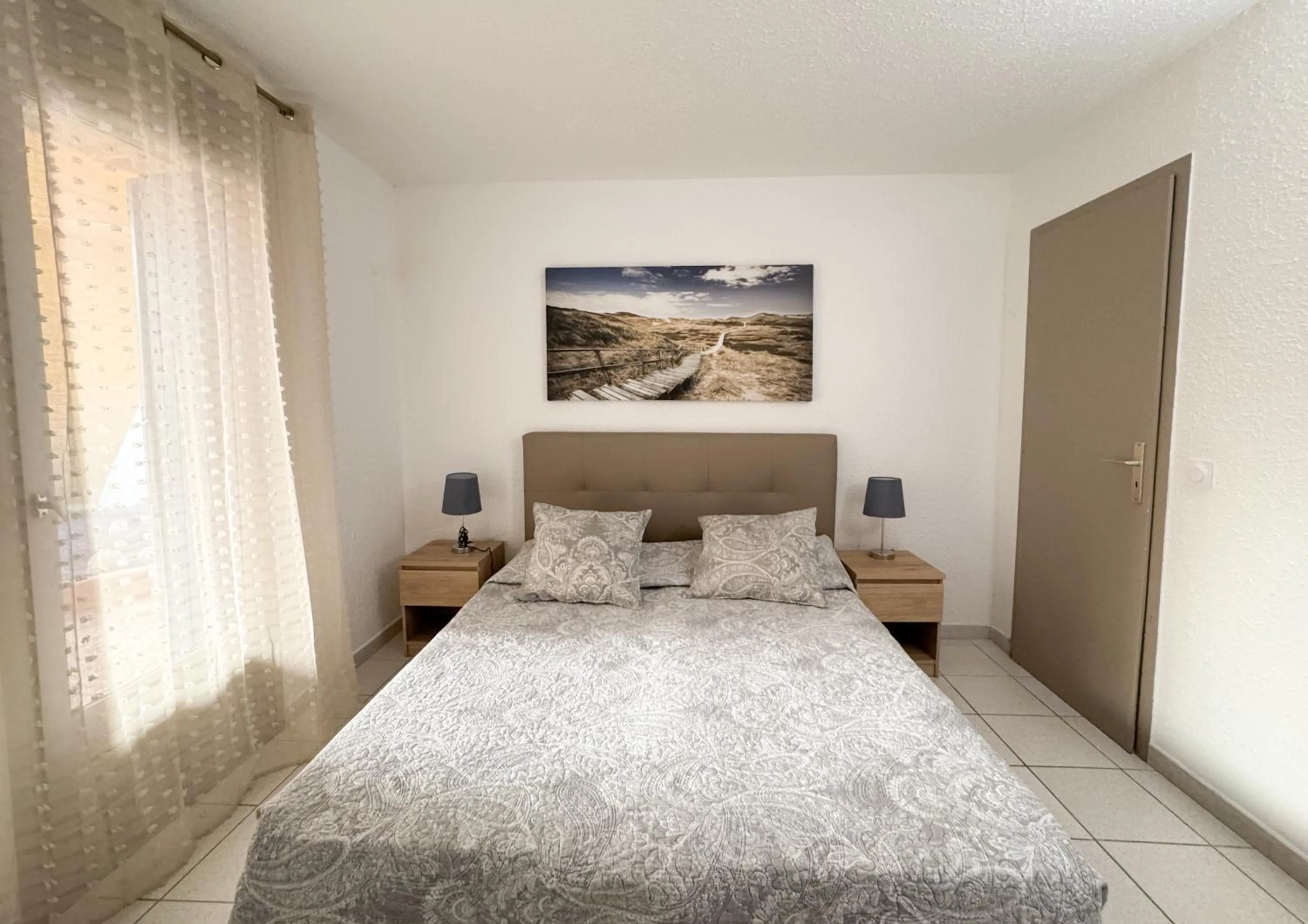 Bedroom, Bed in Malibu Village