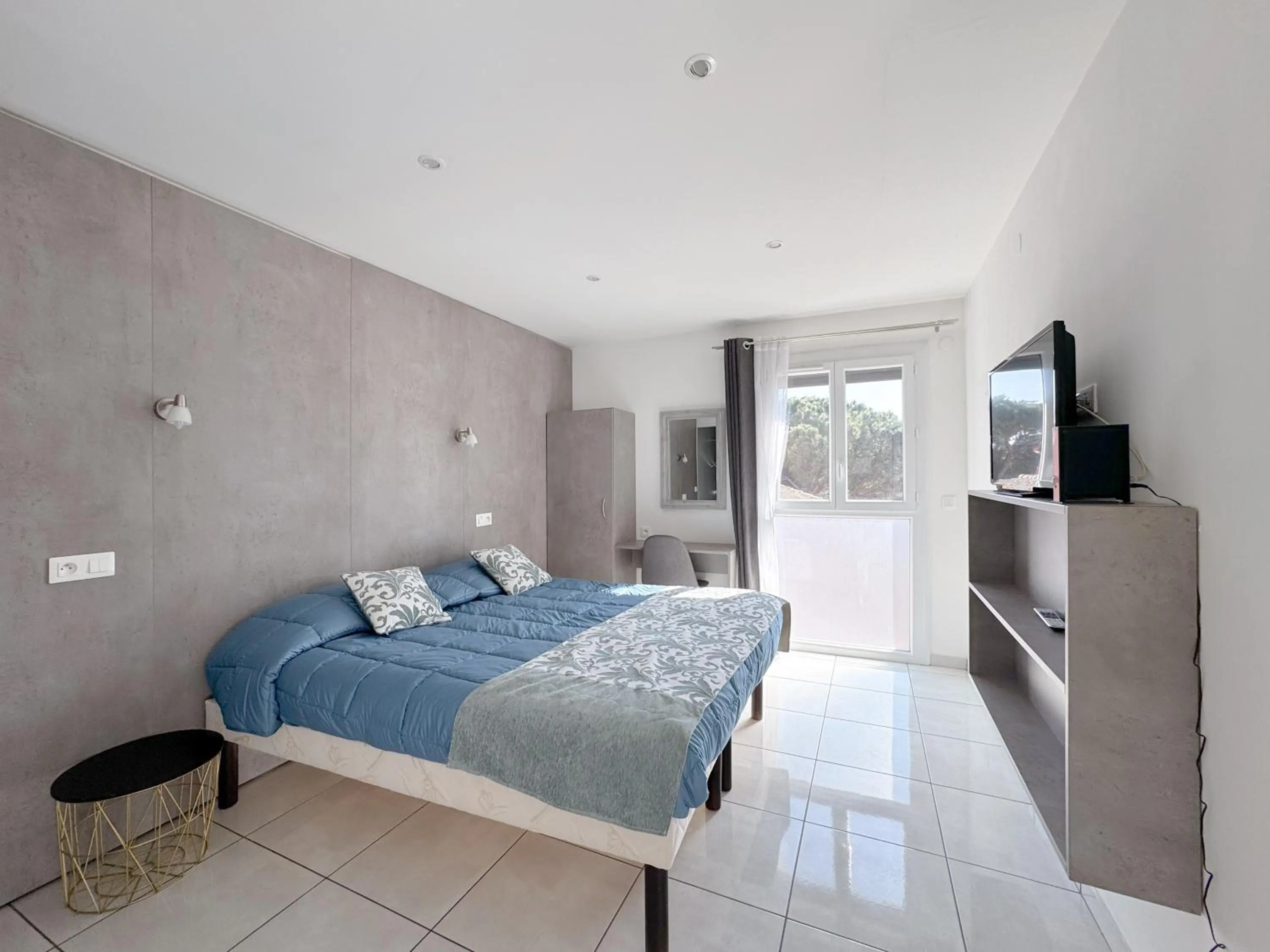 Photo of the whole room, Bed in Malibu Village