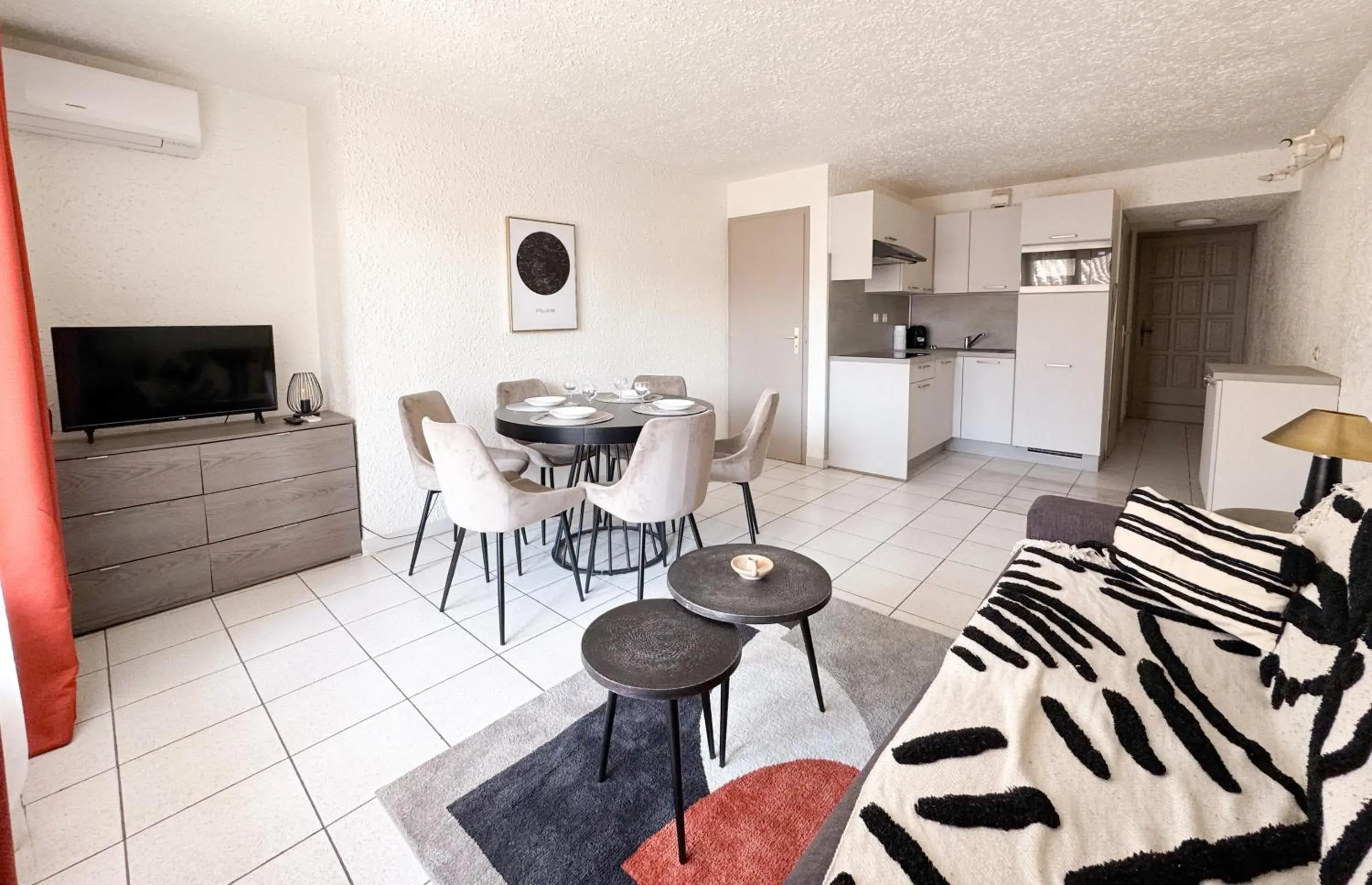 Two-Bedroom Apartment in Malibu Village Two-Bedroom Apartment in Malibu Village