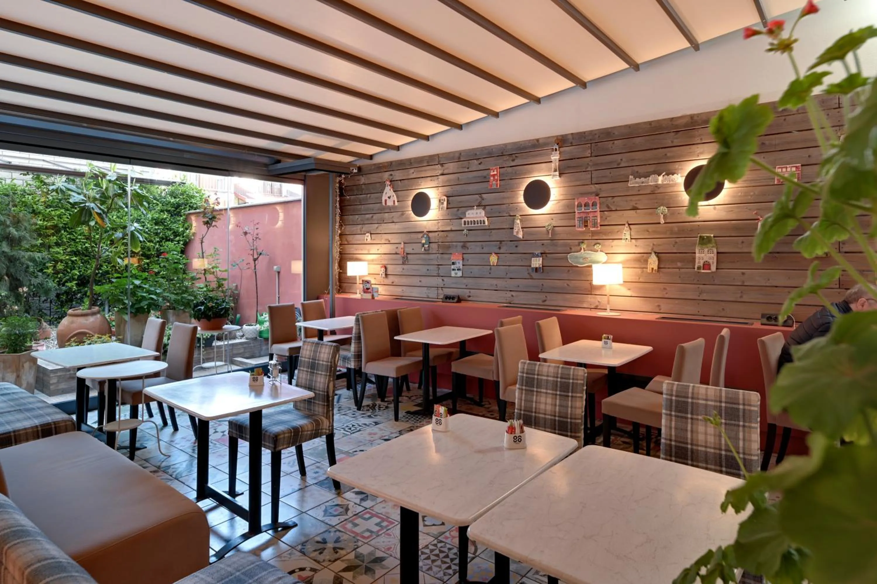 Restaurant/places to eat in Z Inn Ioannina