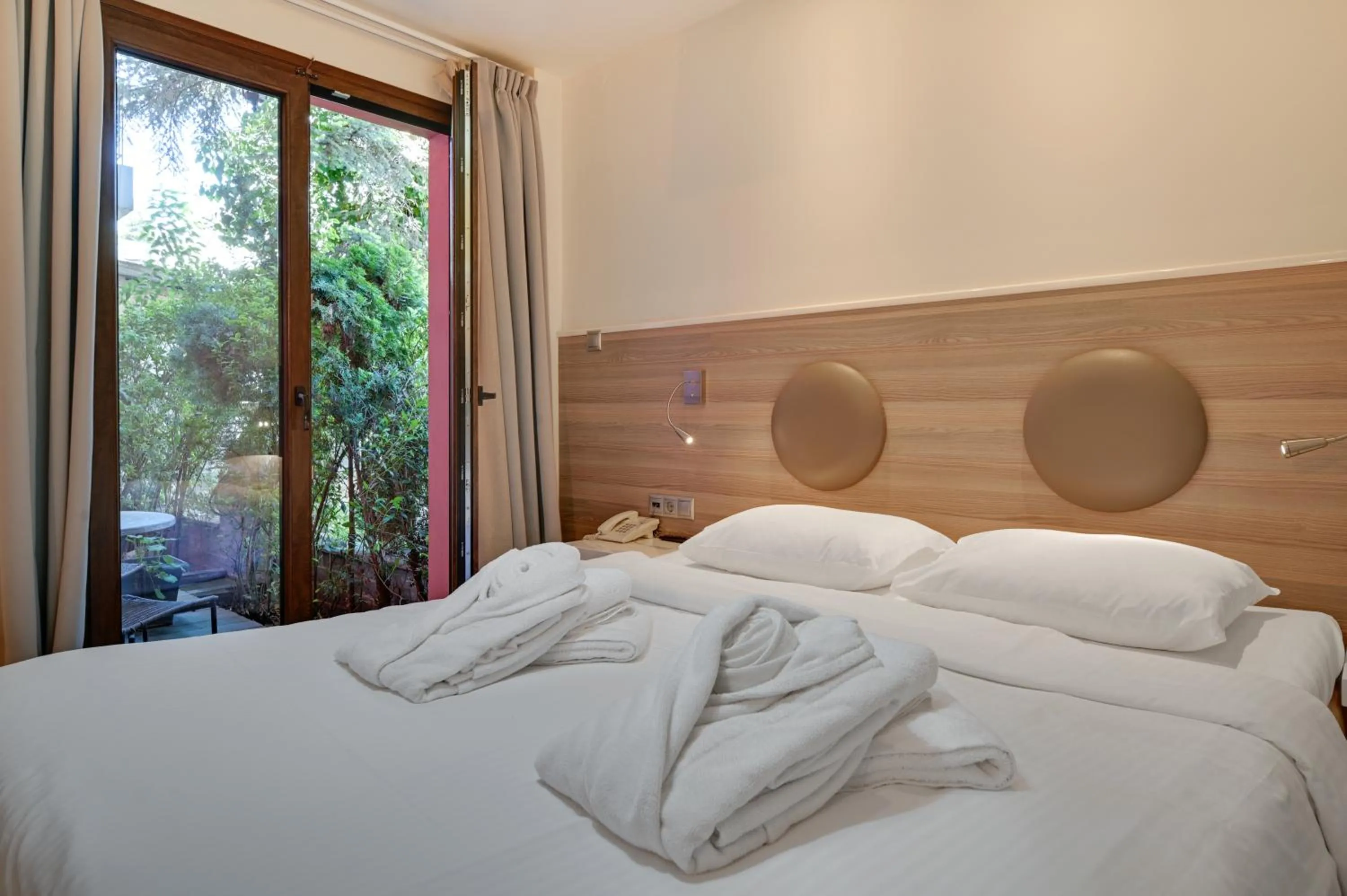 Bed in Z Inn Ioannina