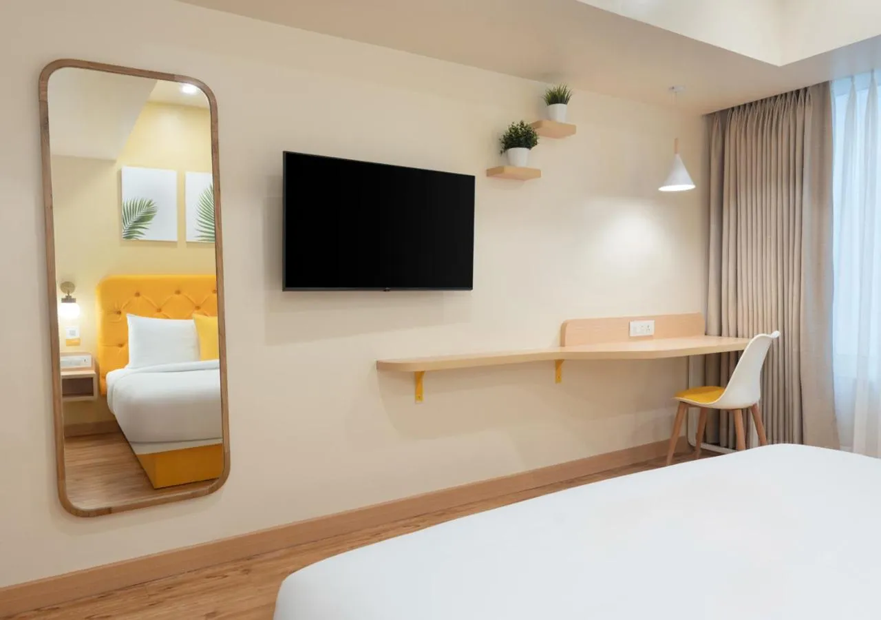 Bed in Bloom Hotel - DLF Road Gachibowli