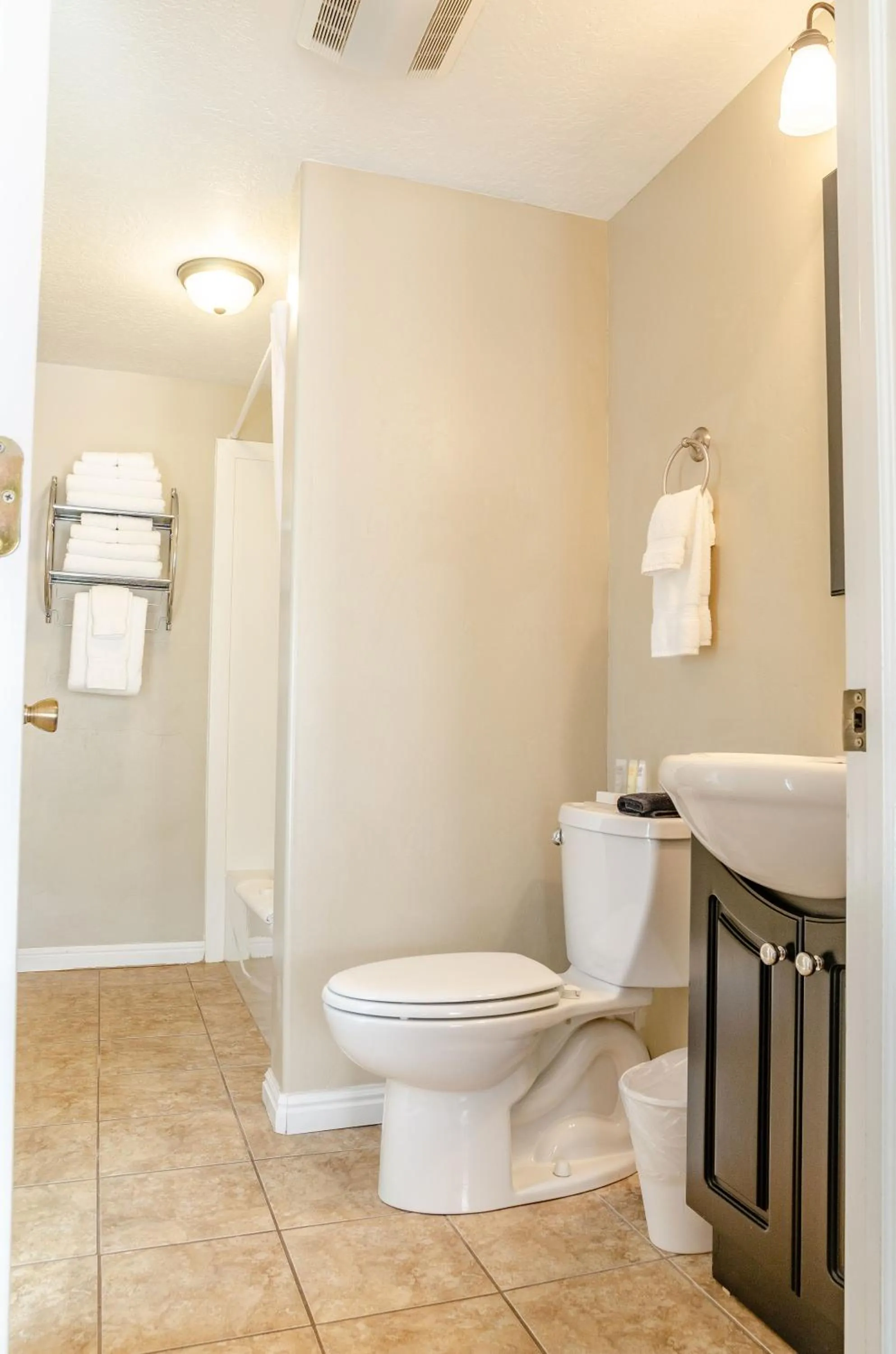 Mountain Ridge Cabins & Lodging Between Bryce and Zion National Park