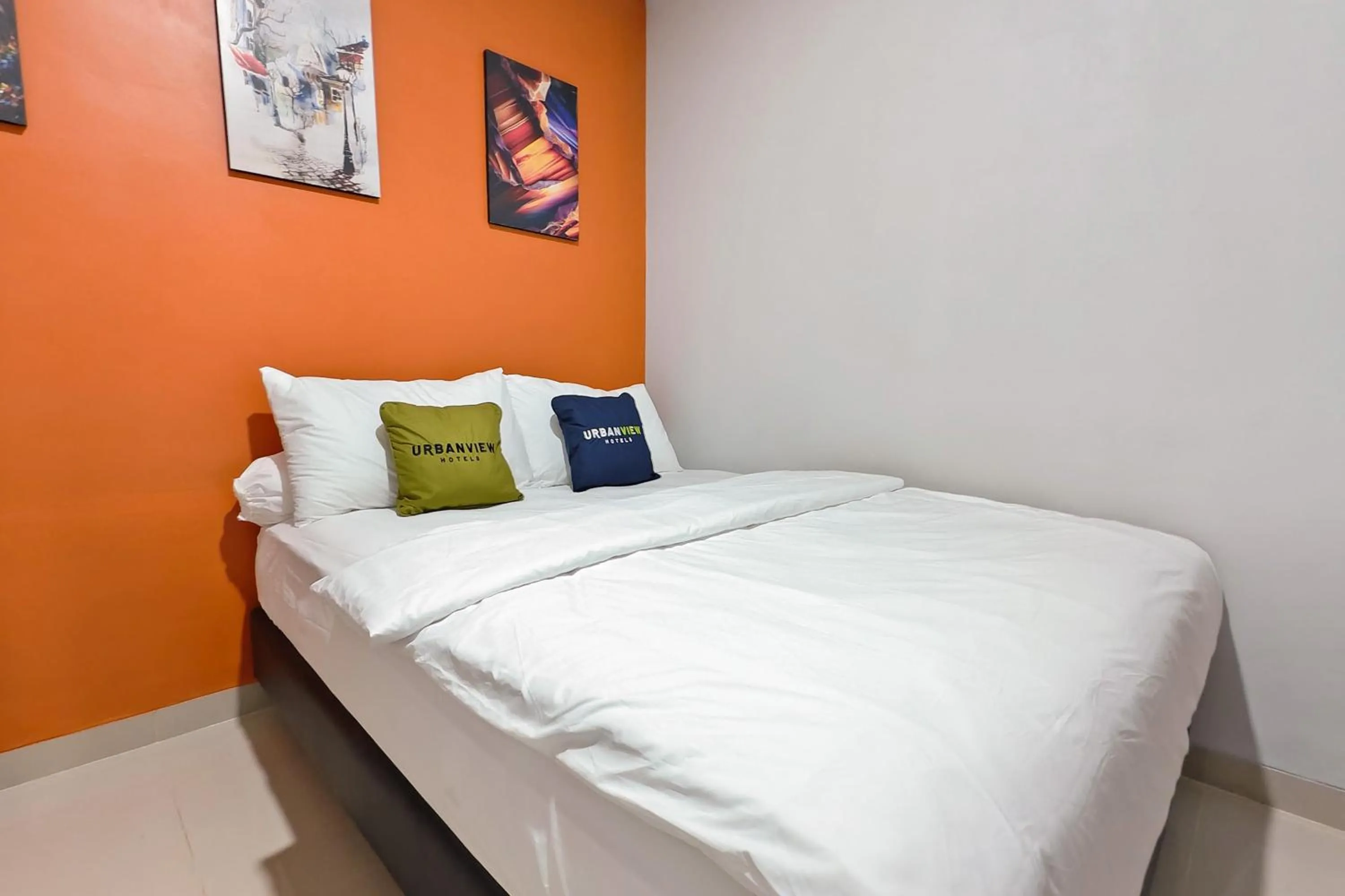 Bedroom, Bed in Urbanview Green Lake Sunter Residence