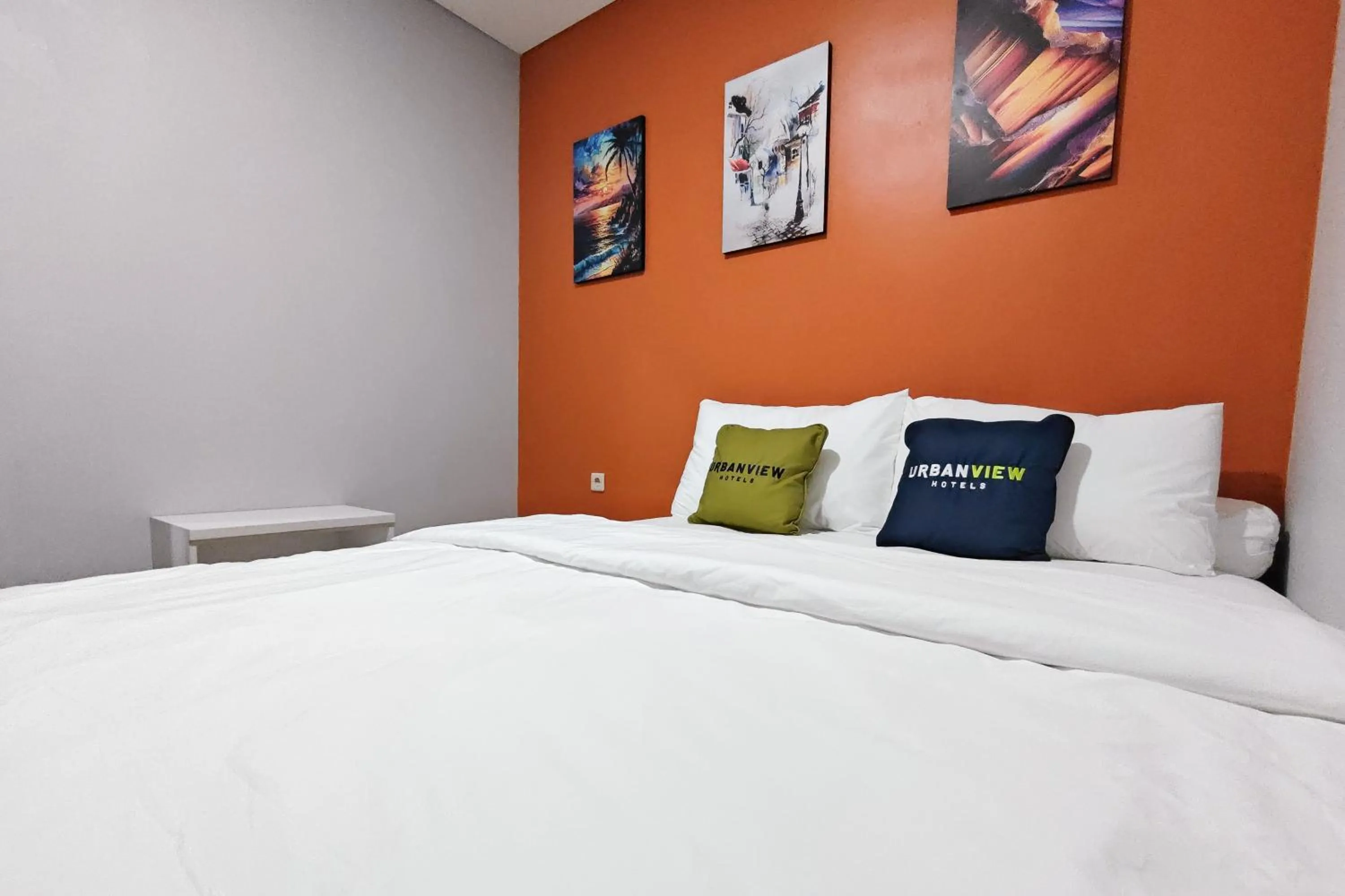 Bedroom, Bed in Urbanview Green Lake Sunter Residence