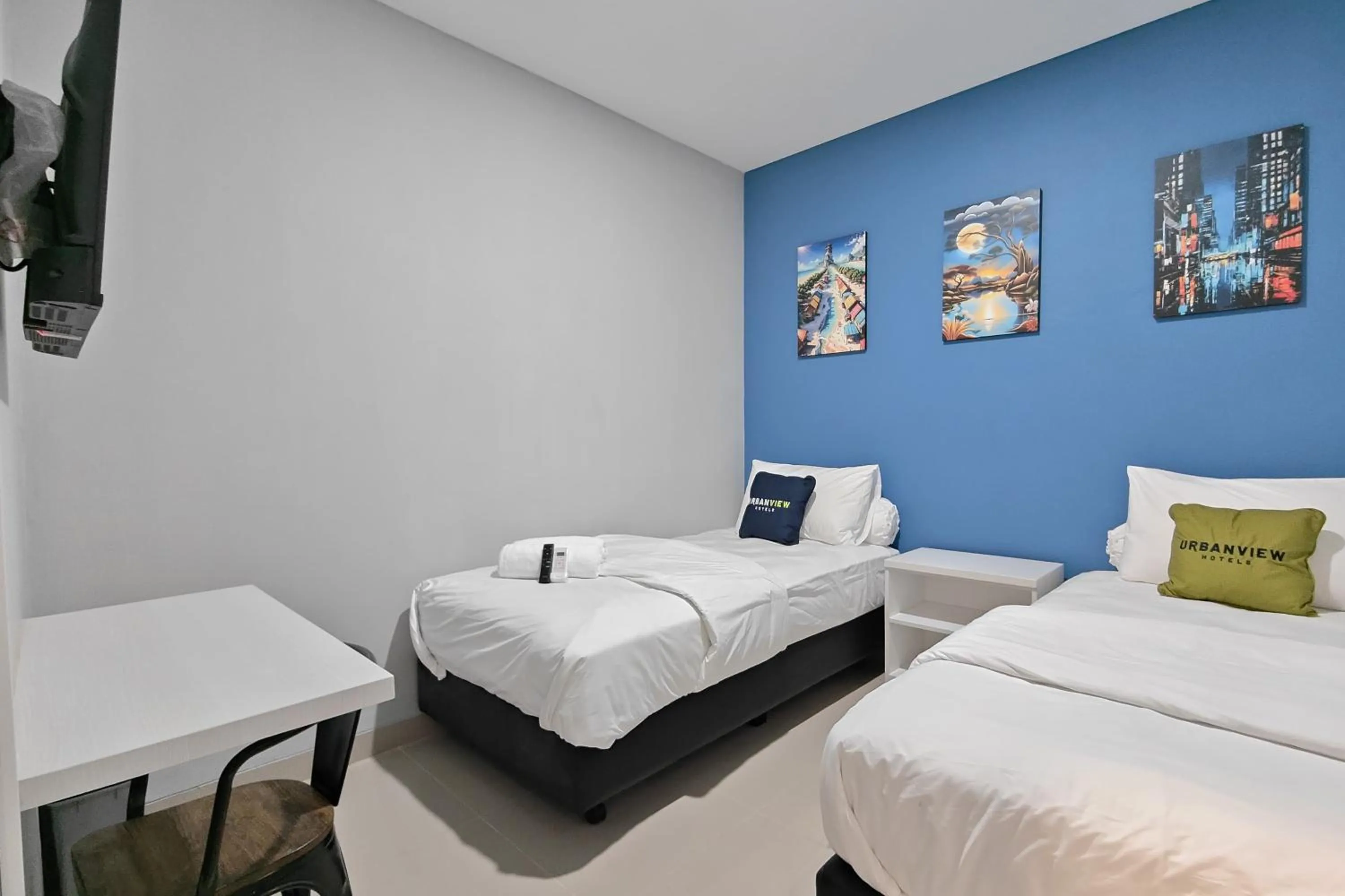 Bedroom, Bed in Urbanview Green Lake Sunter Residence