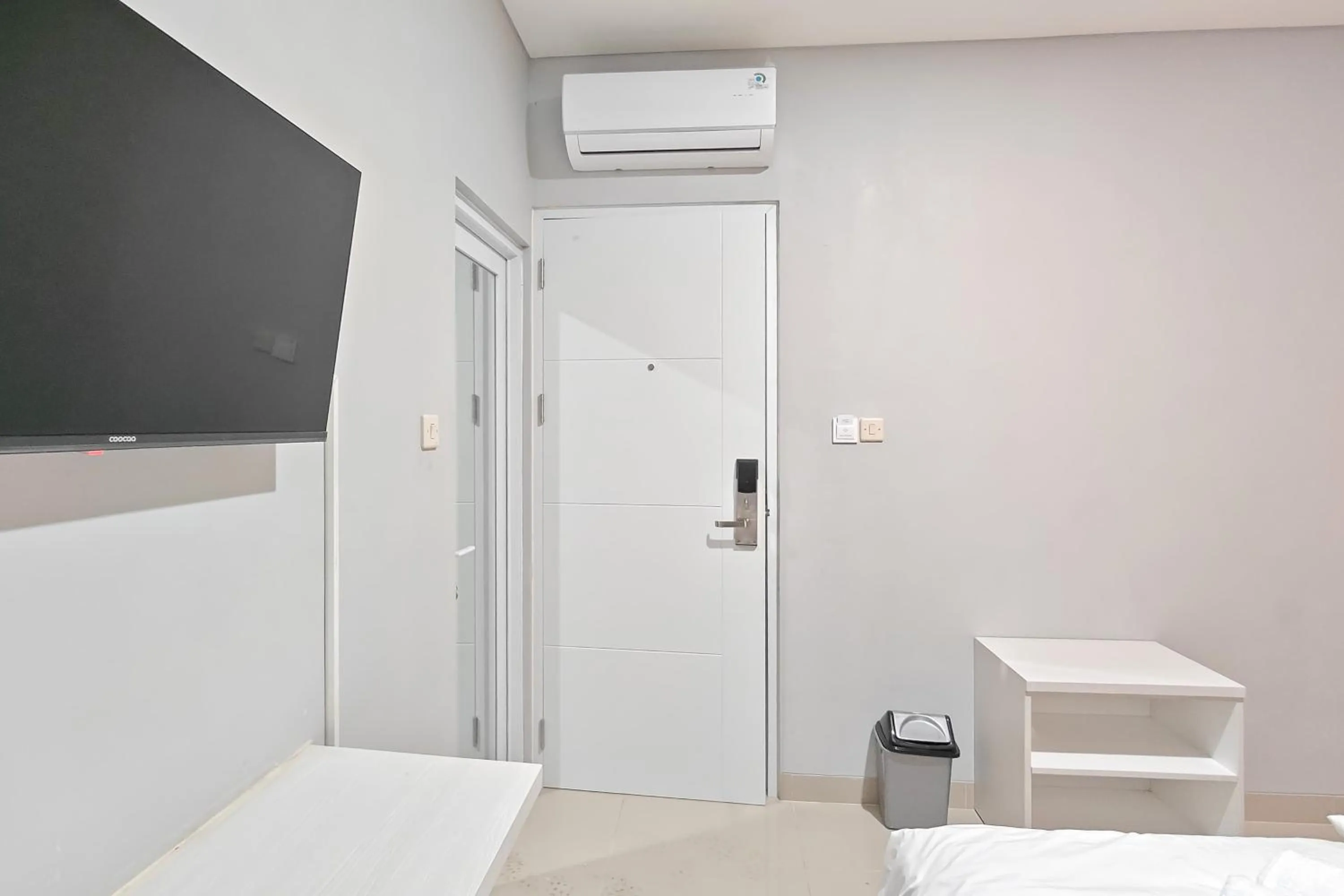 TV and multimedia, Bed in Urbanview Green Lake Sunter Residence