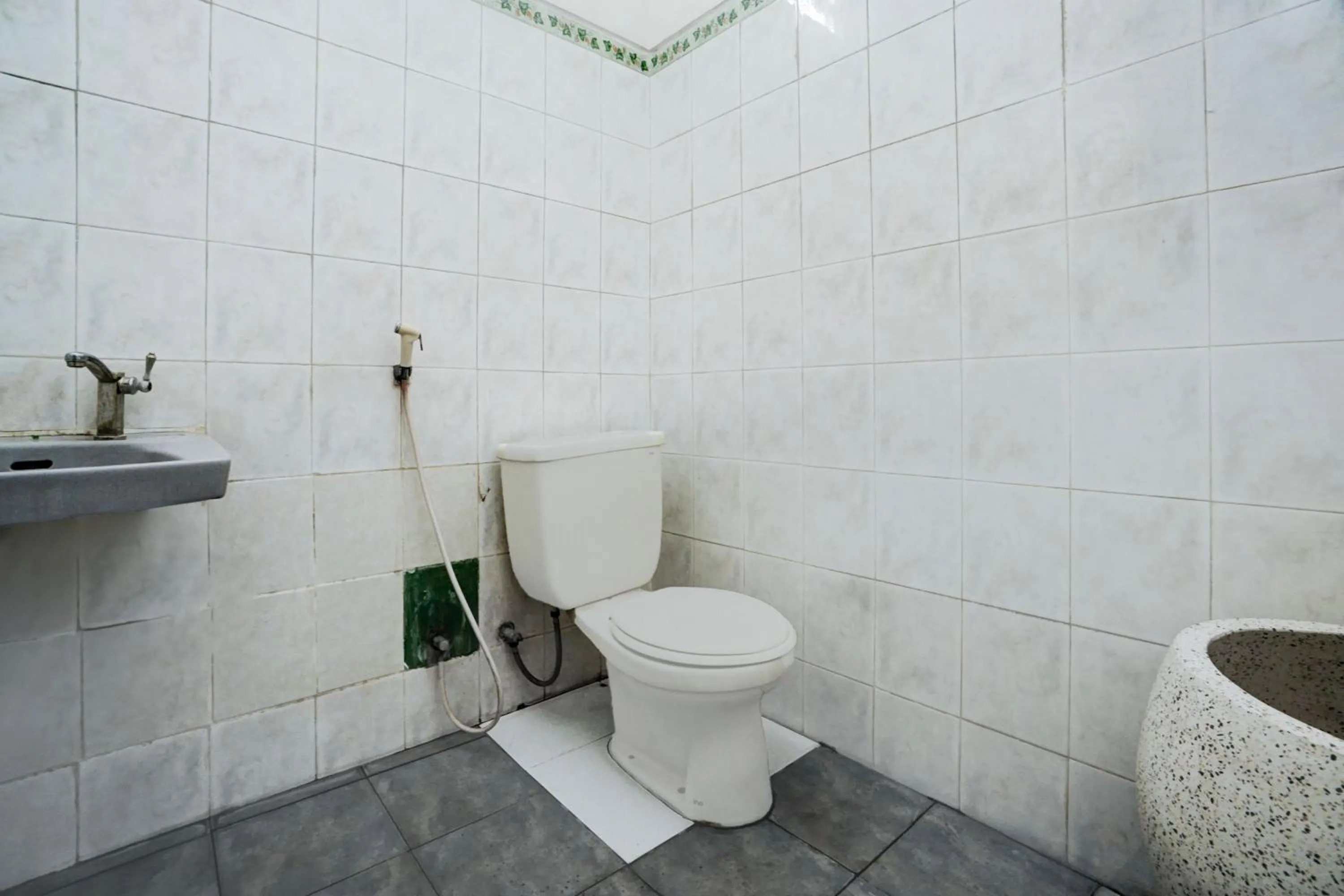 Bathroom in Hotel O Bungurasih Near Juanda International Airport Formerly Griya Waru Hotel