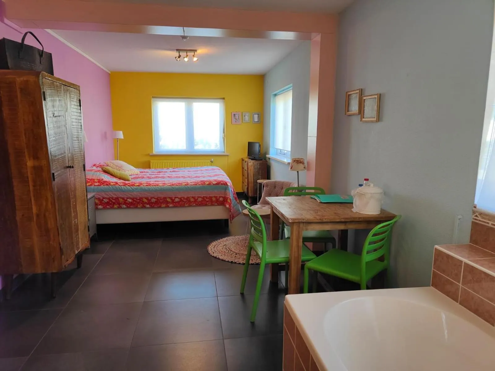 Bed in Hotel Domburg4you