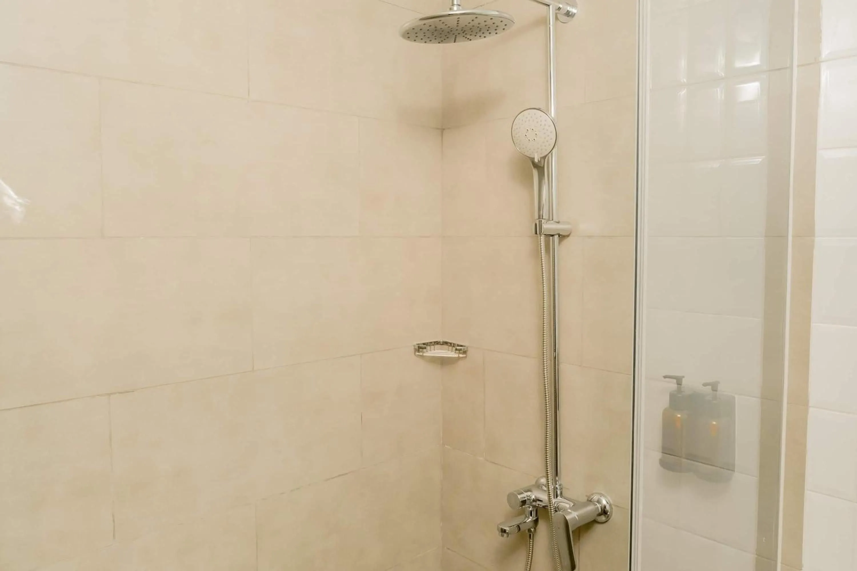 Bathroom in Howard Johnson By Wyndham Tangerang