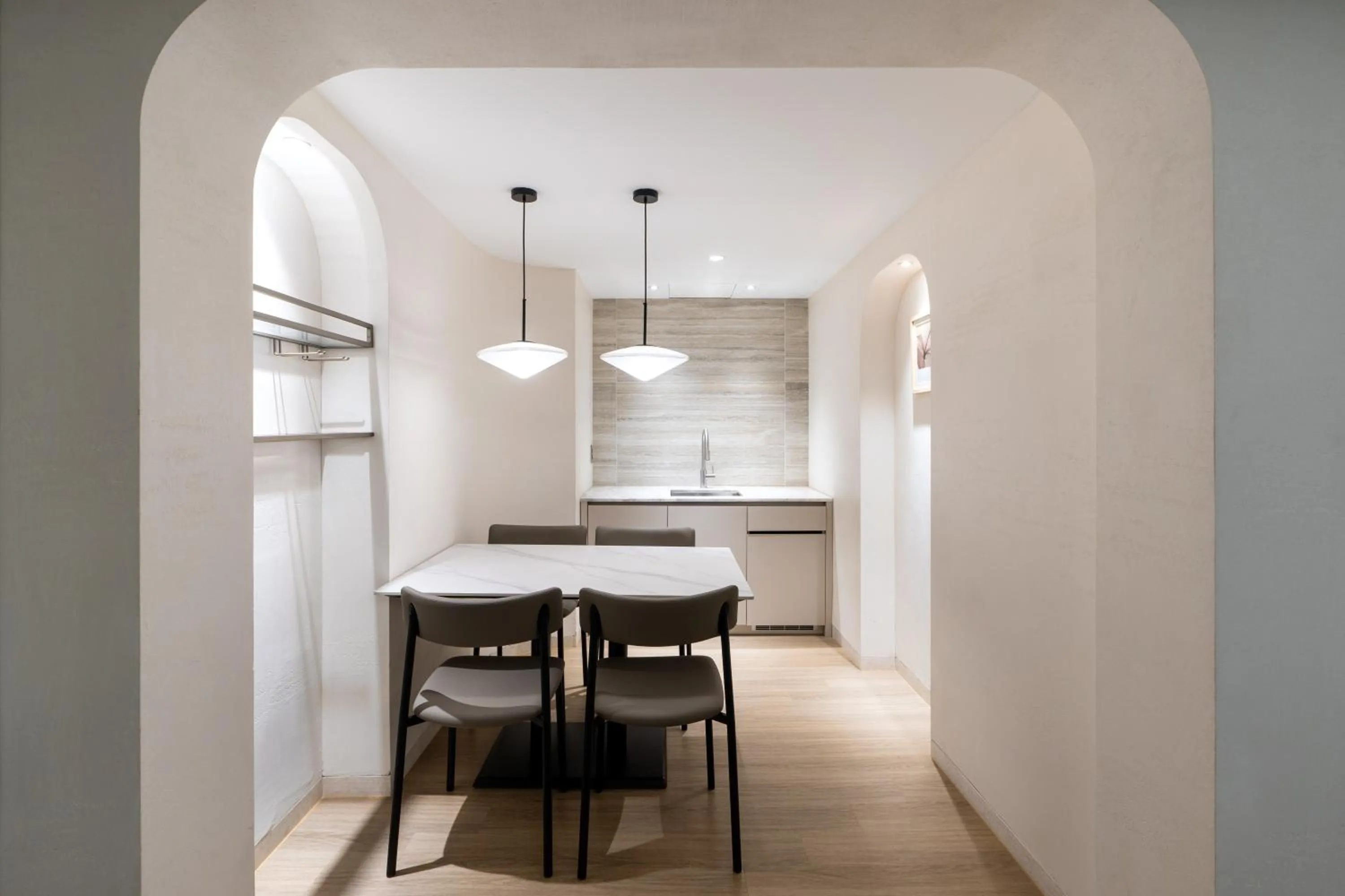 Dining area in Eliena Hotel Seoul Gangnam