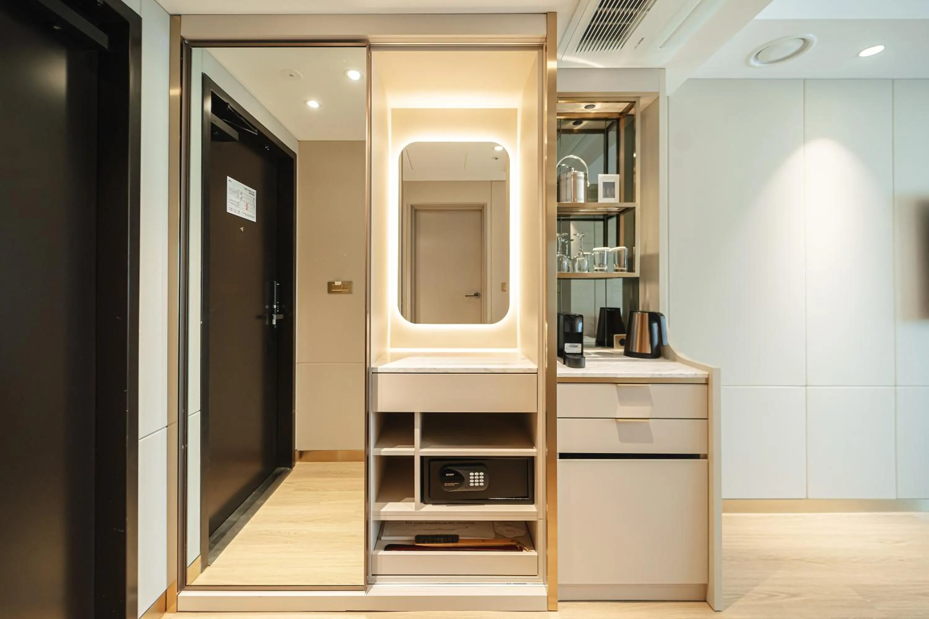 Property building in Eliena Hotel Seoul Gangnam