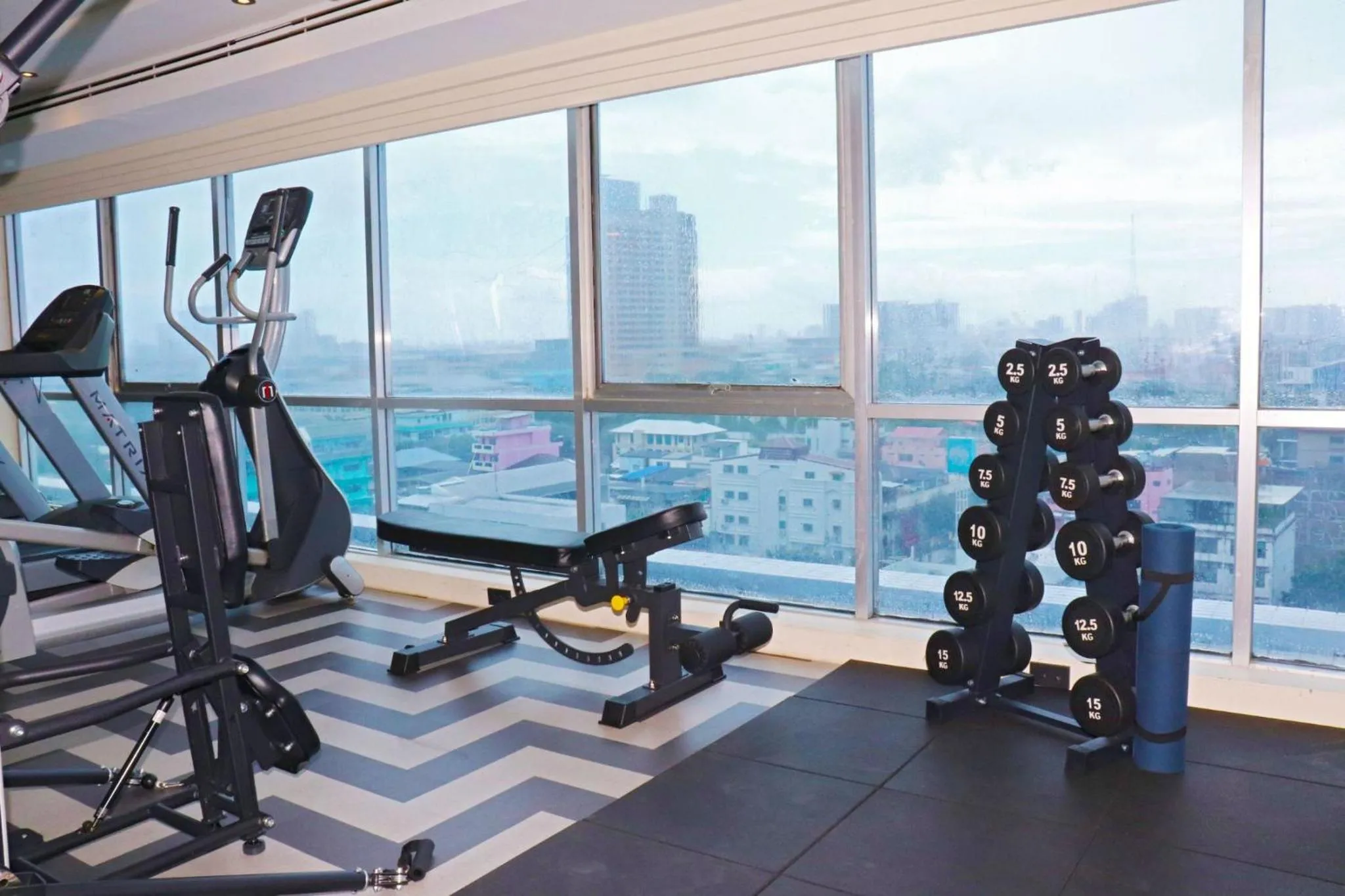 Fitness centre/facilities in The Quarter Saphankhwai by UHG