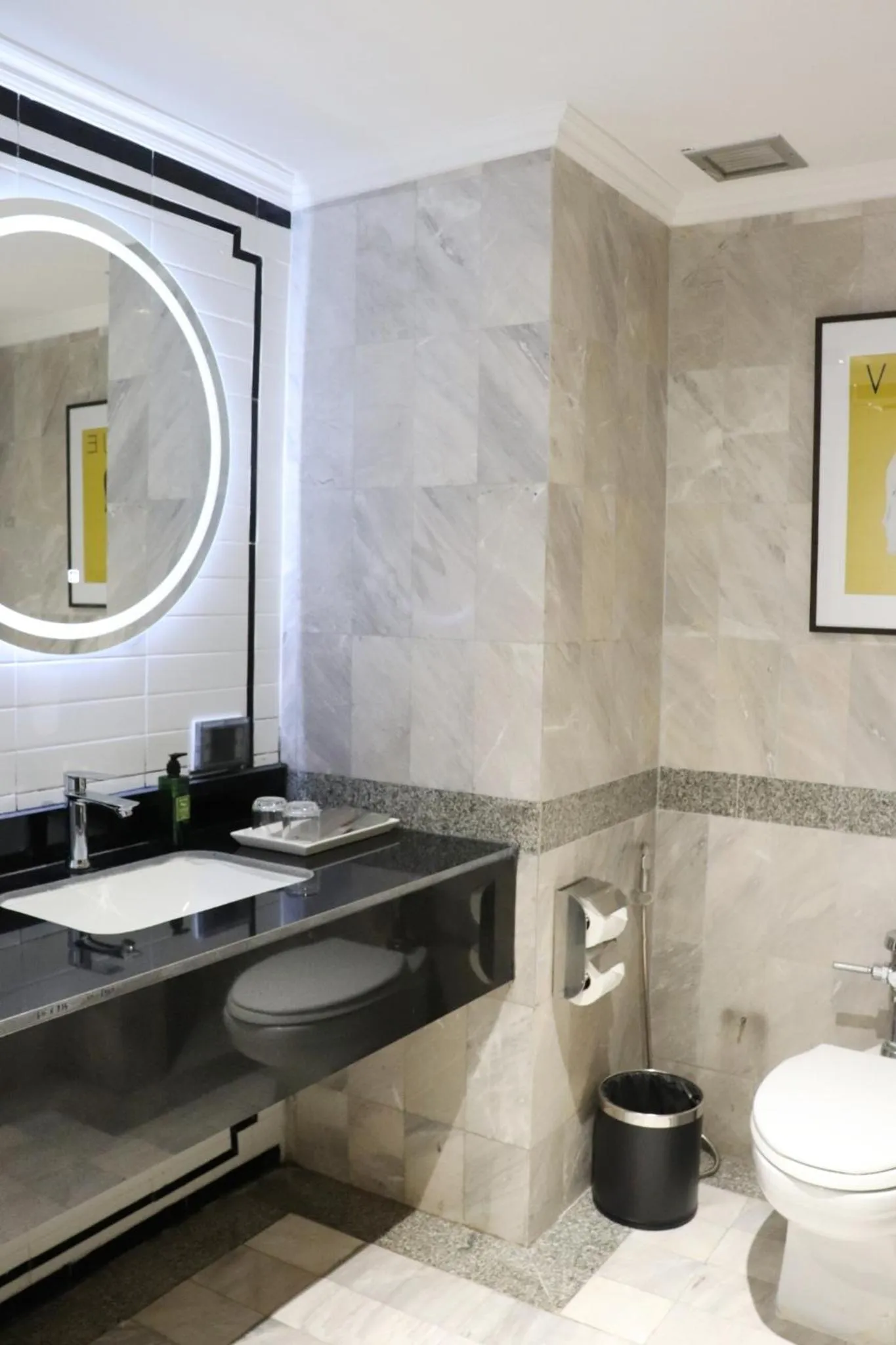 Toilet in The Quarter Saphankhwai by UHG