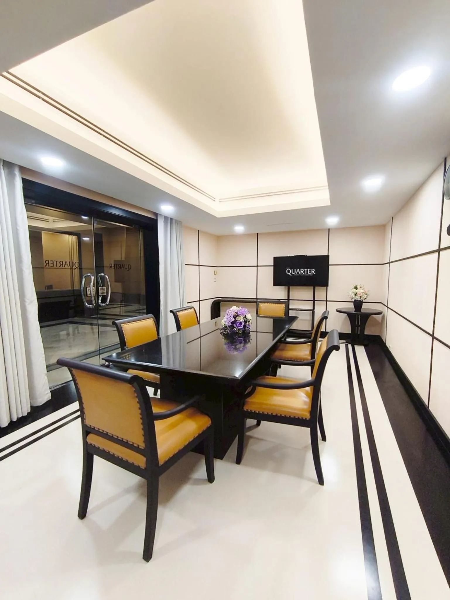 Meeting/conference room in The Quarter Saphankhwai by UHG