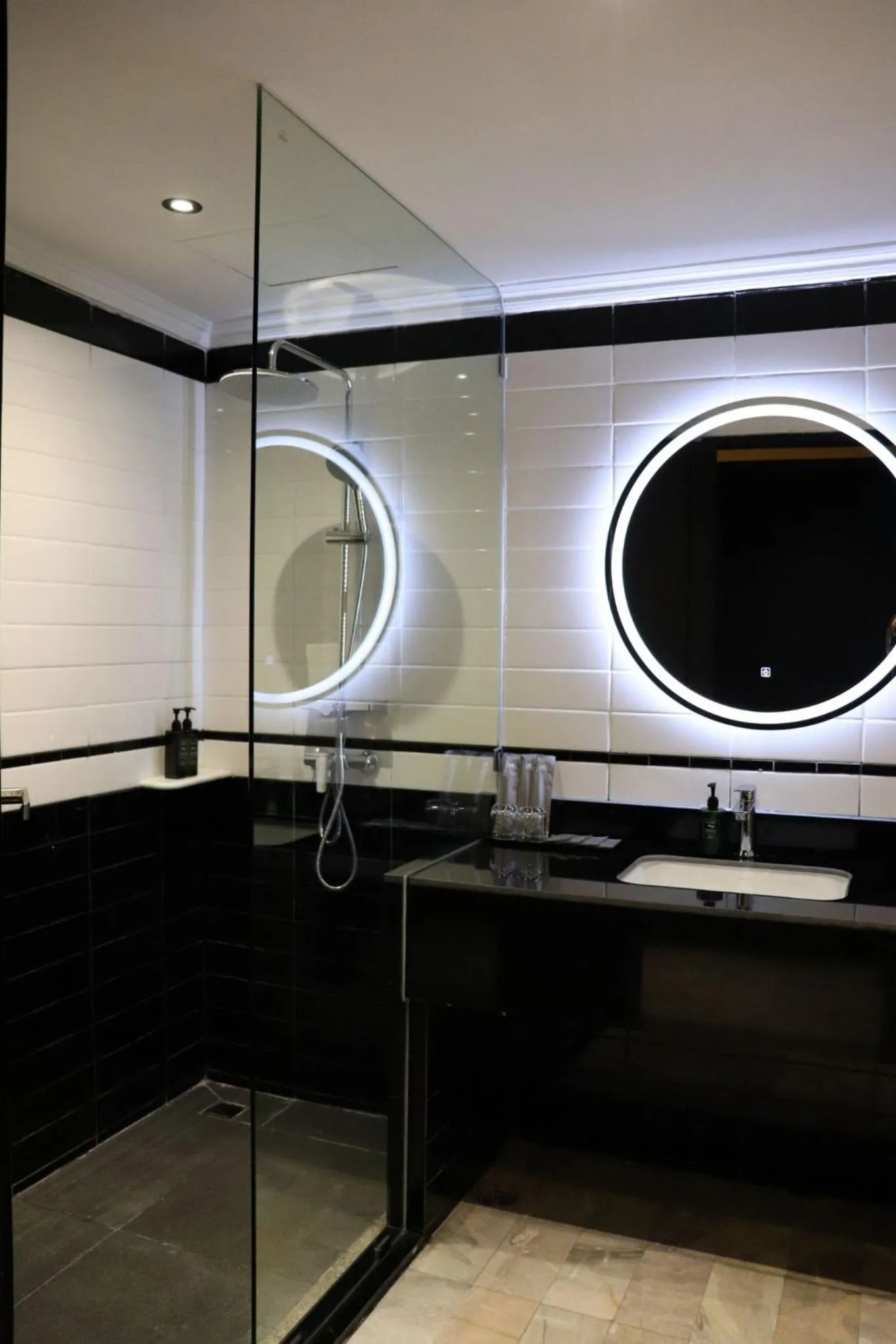 Bathroom in The Quarter Saphankhwai by UHG