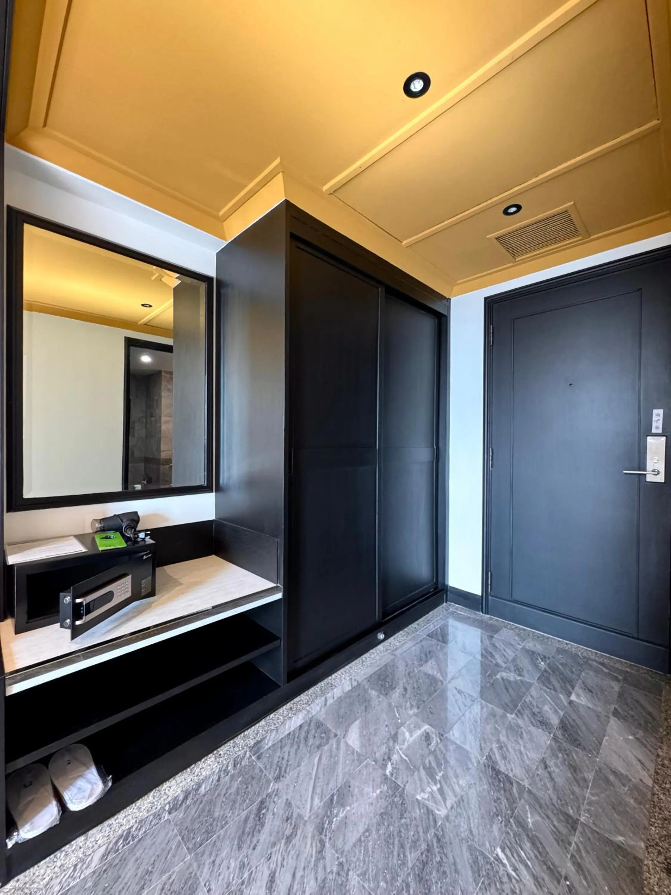 safe in The Quarter Saphankhwai by UHG