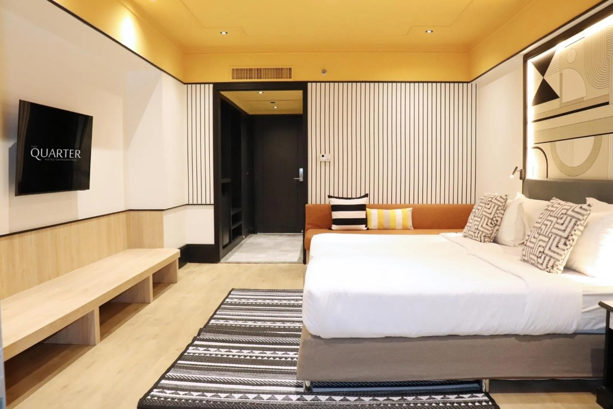 Photo of the whole room, Bed in The Quarter Saphankhwai by UHG