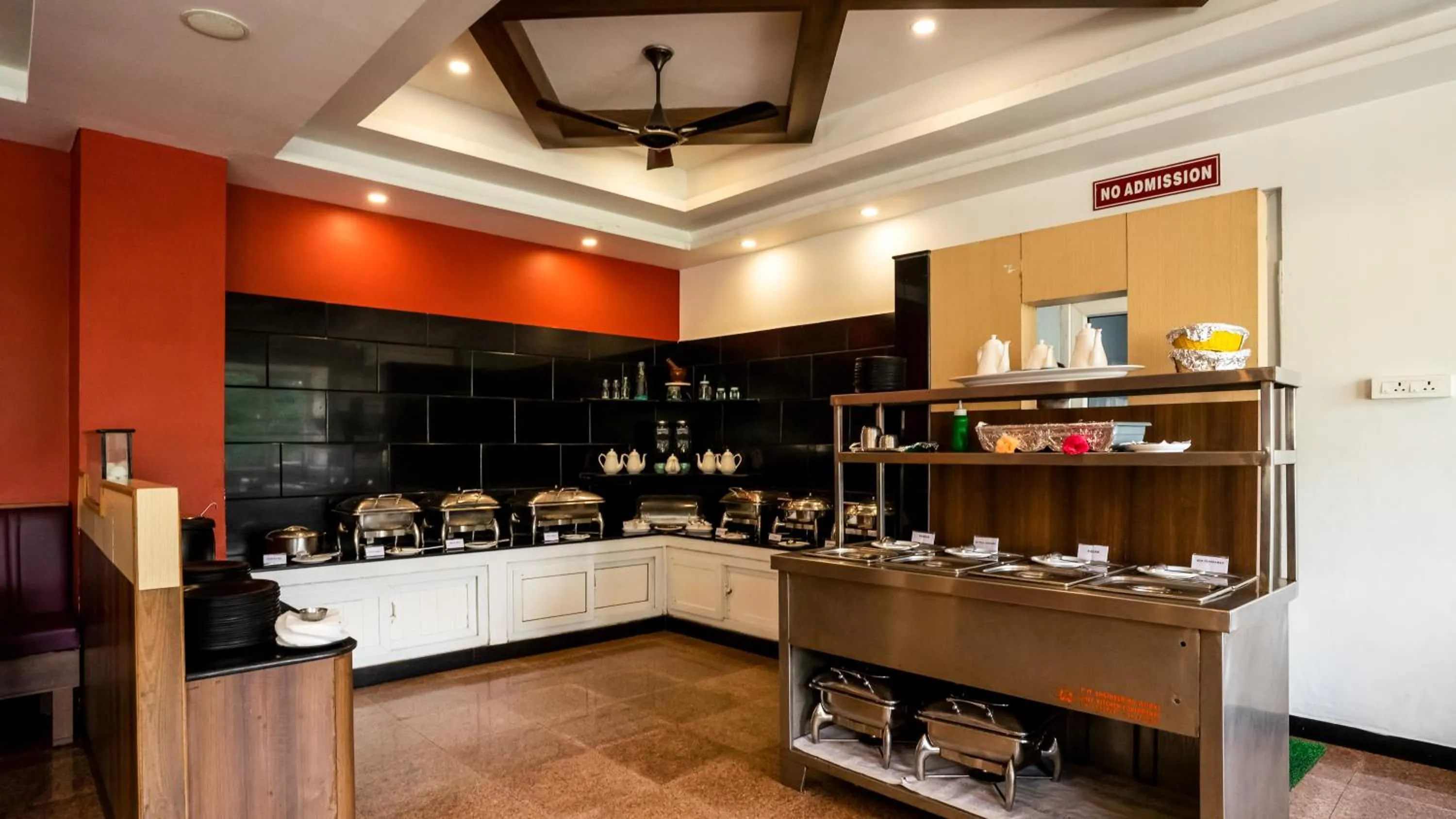 Restaurant/places to eat in Sakthi River Resort