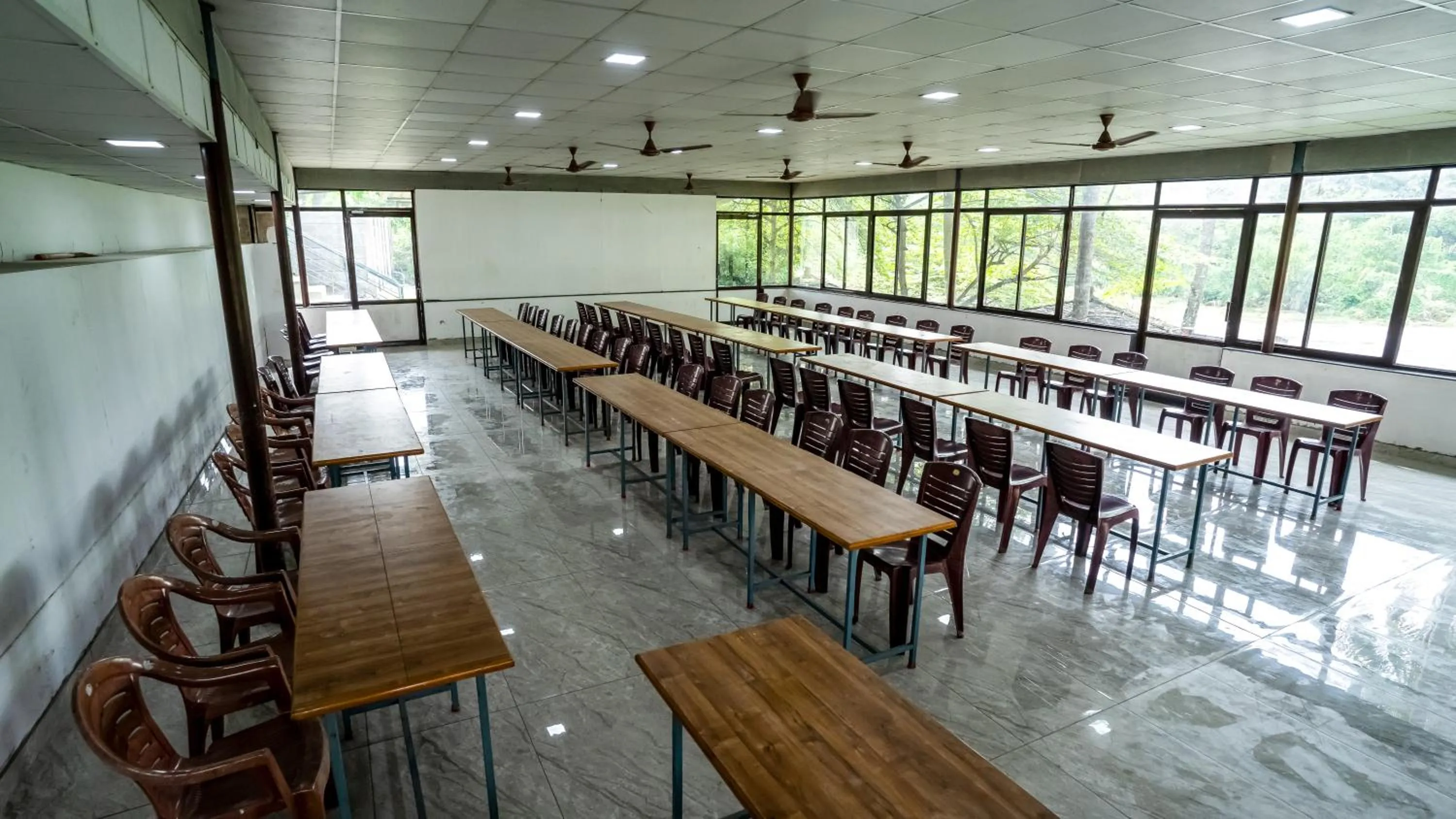 Restaurant/places to eat in Sakthi River Resort