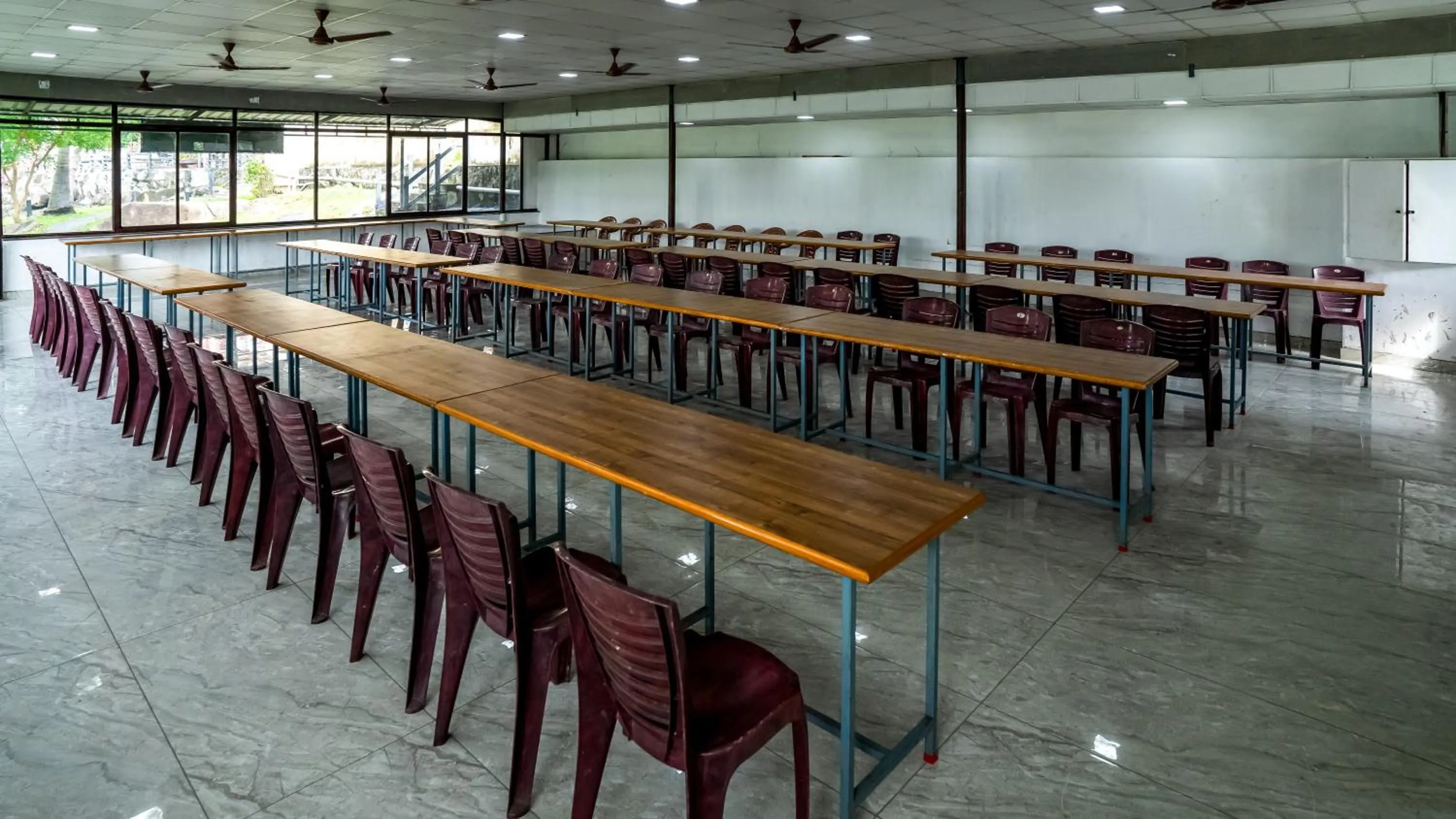 Restaurant/places to eat in Sakthi River Resort