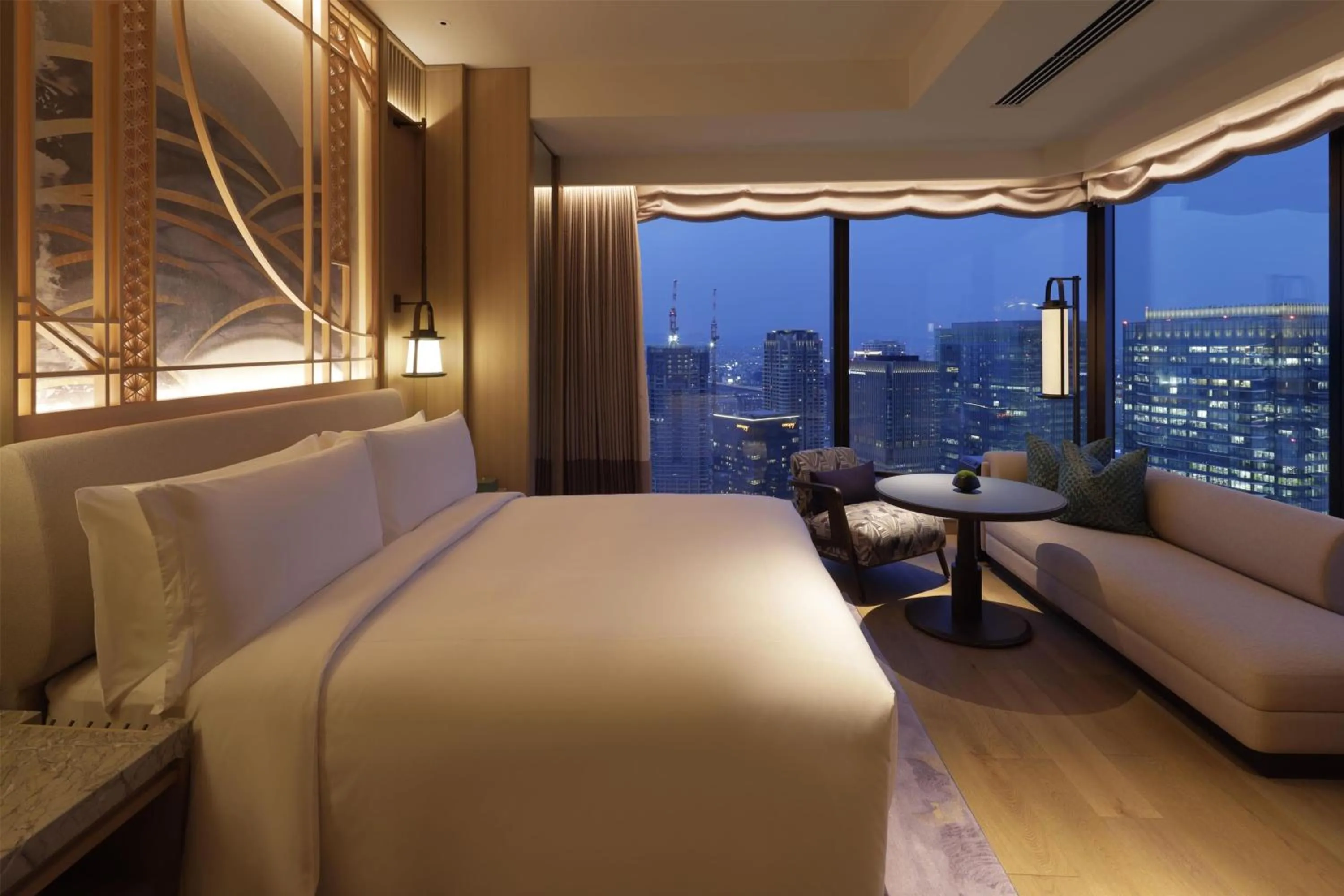 Bed in Waldorf Astoria Osaka