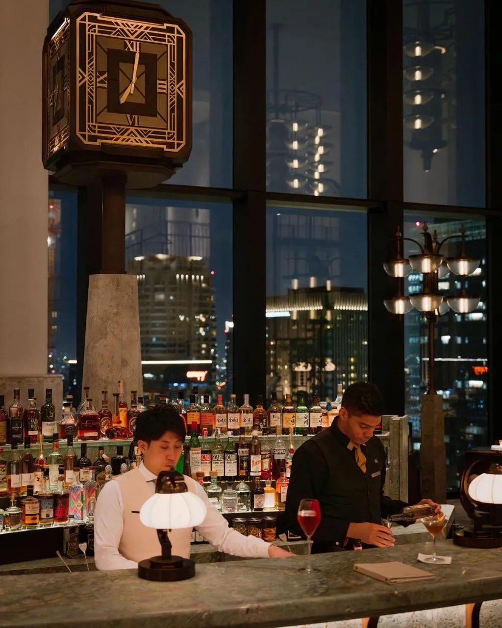 Lounge or bar in Waldorf Astoria Osaka