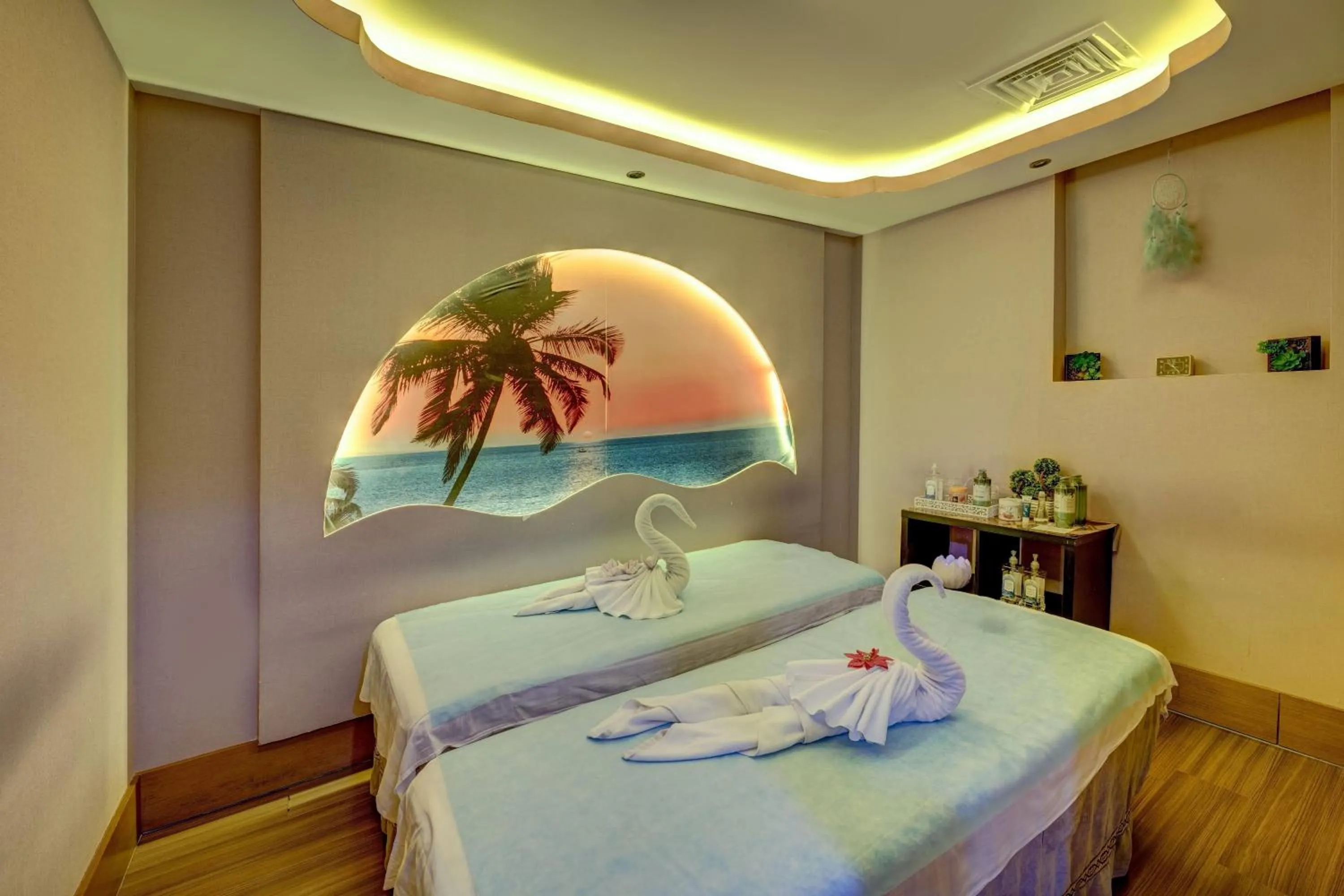 Spa and wellness centre/facilities, Bed in TRYP by Wyndham Abu Dhabi City Center