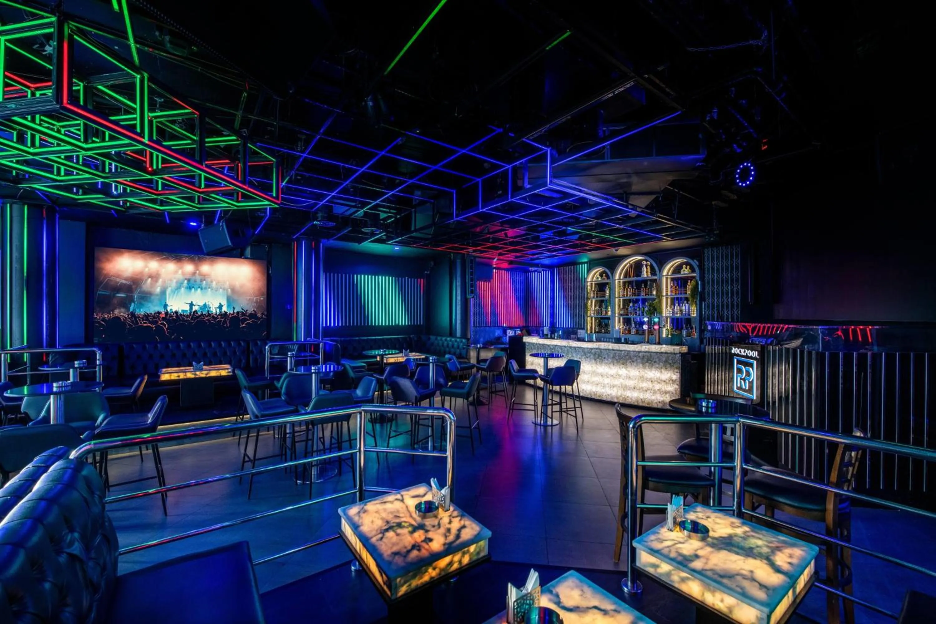 Lounge or bar in TRYP by Wyndham Abu Dhabi City Center